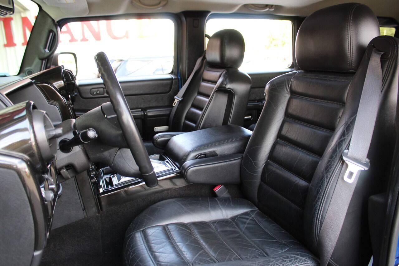 2006 Blue HUMMER H2 SUV (5GRGN23U16H) with an 6.0L V8 6.0L V8 engine, Automatic 4-Speed transmission, located at 4301 NW 39th , Oklahoma City, OK, 73112, (405) 949-5600, 35.512135, -97.598671 - NO DRIVERS LICENCE NO-FULL COVERAGE INSURANCE-NO CREDIT CHECK. COME ON OVER TO SUPERSPORTS AND TAKE A LOOK AND TEST DRIVE PLEASE GIVE US A CALL AT (405) 949-5600. NO LICENSIA DE MANEJAR- NO SEGURO DE COBERTURA TOTAL- NO VERIFICACCION DE CREDITO. POR FAVOR VENGAN A SUPERSPORTS, ECHE UN VIS - Photo#17