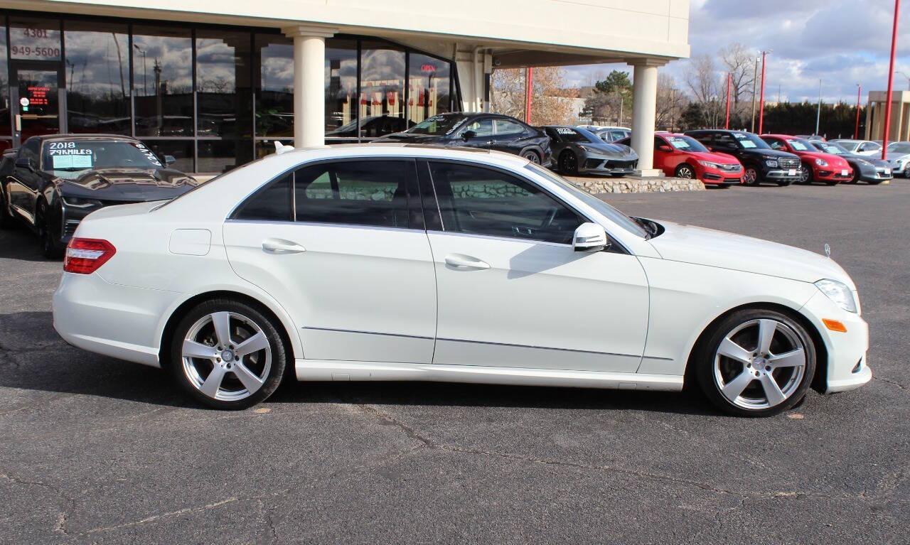 2011 White Mercedes-Benz E-Class E350 Sedan (WDDHF5GB7BA) with an 3.5L V6 DOHC 24V engine, 7-Speed Automatic transmission, located at 4301 NW 39th , Oklahoma City, OK, 73112, (405) 949-5600, 35.512135, -97.598671 - NO DRIVERS LICENSE - NO FULL COVERAGE INSURANCE - NO CREDIT CHECK. COME ON OVER TO SUPERSPORTS AND TAKE A LOOK AND TEST DRIVE PLEASE GIVE US A CALL AT (405) 949-5600. NO LICENCIA DE MANEJAR- NO SEGURO DE COBERTURA TOTAL- NO VERIFICACION DE CREDITO. POR FAVOR VENGAN A SUPERSPORTS, ECHE U - Photo#2
