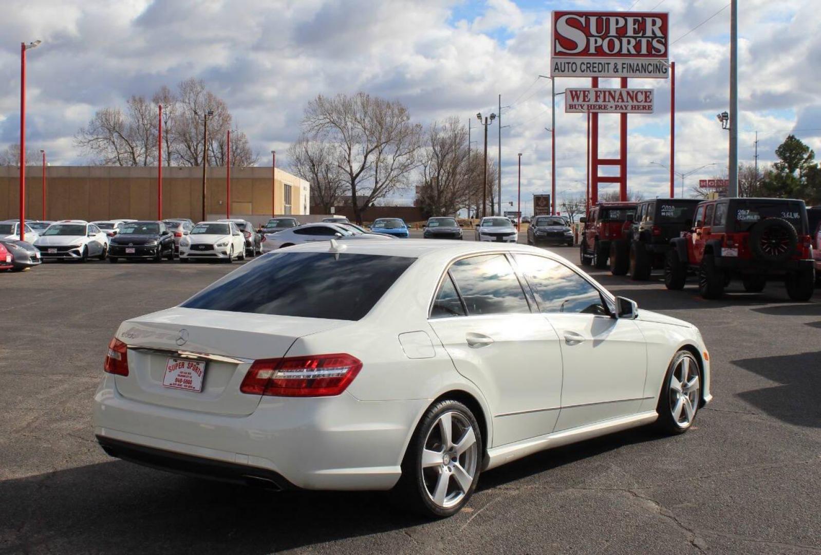 2011 White Mercedes-Benz E-Class E350 Sedan (WDDHF5GB7BA) with an 3.5L V6 3.5L V6 engine, Automatic 7-Speed transmission, located at 4301 NW 39th , Oklahoma City, OK, 73112, (405) 949-5600, 35.512135, -97.598671 - NO DRIVERS LICENSE - NO FULL COVERAGE INSURANCE - NO CREDIT CHECK. COME ON OVER TO SUPERSPORTS AND TAKE A LOOK AND TEST DRIVE PLEASE GIVE US A CALL AT (405) 949-5600. NO LICENCIA DE MANEJAR- NO SEGURO DE COBERTURA TOTAL- NO VERIFICACION DE CREDITO. POR FAVOR VENGAN A SUPERSPORTS, ECHE U- Photo#3