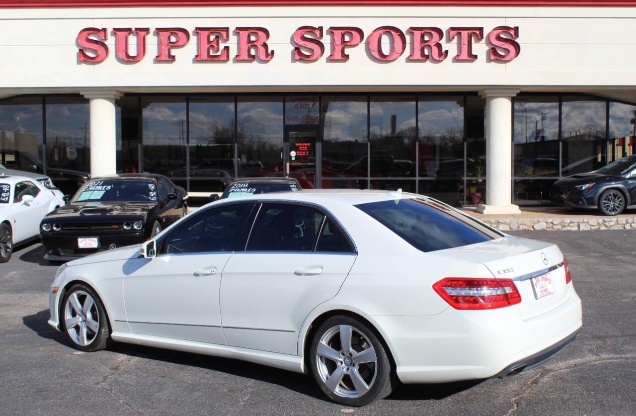 2011 White Mercedes-Benz E-Class E350 Sedan (WDDHF5GB7BA) with an 3.5L V6 DOHC 24V engine, 7-Speed Automatic transmission, located at 4301 NW 39th , Oklahoma City, OK, 73112, (405) 949-5600, 35.512135, -97.598671 - NO DRIVERS LICENSE - NO FULL COVERAGE INSURANCE - NO CREDIT CHECK. COME ON OVER TO SUPERSPORTS AND TAKE A LOOK AND TEST DRIVE PLEASE GIVE US A CALL AT (405) 949-5600. NO LICENCIA DE MANEJAR- NO SEGURO DE COBERTURA TOTAL- NO VERIFICACION DE CREDITO. POR FAVOR VENGAN A SUPERSPORTS, ECHE U - Photo#4