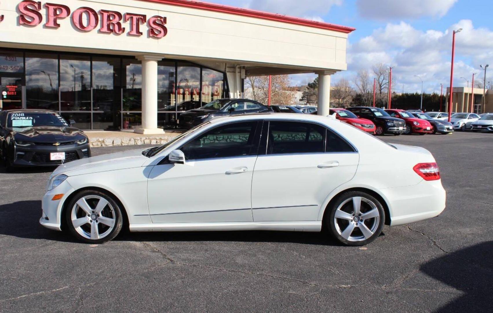 2011 White Mercedes-Benz E-Class E350 Sedan (WDDHF5GB7BA) with an 3.5L V6 3.5L V6 engine, Automatic 7-Speed transmission, located at 4301 NW 39th , Oklahoma City, OK, 73112, (405) 949-5600, 35.512135, -97.598671 - NO DRIVERS LICENSE - NO FULL COVERAGE INSURANCE - NO CREDIT CHECK. COME ON OVER TO SUPERSPORTS AND TAKE A LOOK AND TEST DRIVE PLEASE GIVE US A CALL AT (405) 949-5600. NO LICENCIA DE MANEJAR- NO SEGURO DE COBERTURA TOTAL- NO VERIFICACION DE CREDITO. POR FAVOR VENGAN A SUPERSPORTS, ECHE U- Photo#5
