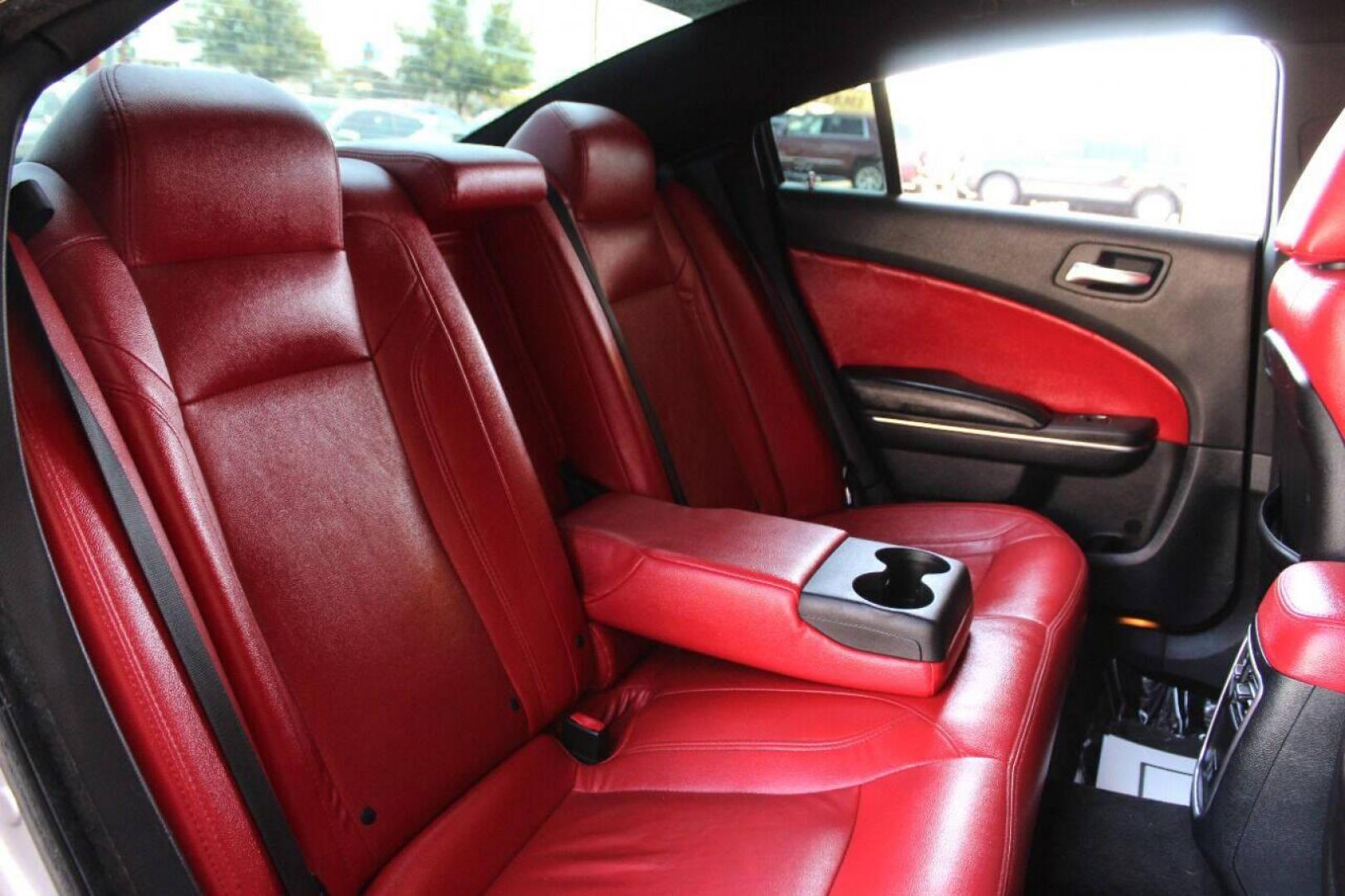 2015 Silver Dodge Charger R/T (2C3CDXCT7FH) with an 5.7L V8 OHV 16V engine, 8-Speed Automatic transmission, located at 4301 NW 39th , Oklahoma City, OK, 73112, (405) 949-5600, 35.512135, -97.598671 - NO DRIVERS LICENCE NO-FULL COVERAGE INSURANCE-NO CREDIT CHECK. COME ON OVER TO SUPERSPORTS AND TAKE A LOOK AND TEST DRIVE. PLEASE GIVE US A CALL AT (405) 949-5600. NO LICENSIA DE MANEJAR- NO SEGURO DE COBERTURA TOTAL- NO VERIFICACCION DE CREDITO. POR FAVOR VENGAN A SUPERSPORTS, ECHE UN - Photo#11
