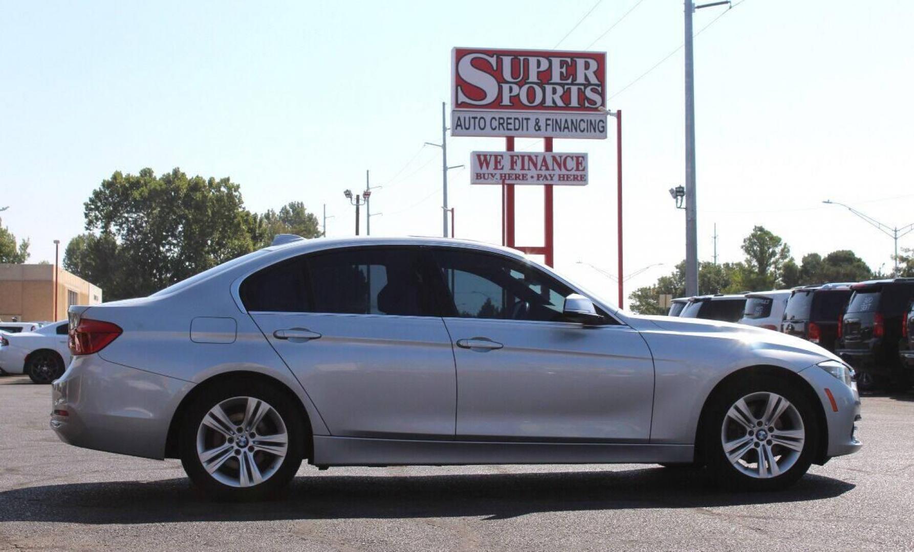 2017 Silver BMW 3-Series 330i SULEV Sedan (WBA8B9G56HN) with an 3.0L L6 DOHC 24V engine, 8A transmission, located at 4301 NW 39th , Oklahoma City, OK, 73112, (405) 949-5600, 35.512135, -97.598671 - NO DRIVERS LICENSE - NO FULL COVERAGE INSURANCE - NO CREDIT CHECK. COME ON OVER TO SUPERSPORTS AND TAKE A LOOK AND TEST DRIVE. PLEASE GIVE US A CALL AT (405) 949-5600. NO LICENCIA DE MANEJAR - NO SEGURO DE COBERTURA TOTAL - NO VERIFICACION DE CREDITO. POR FAVOR VENGAN A SUPERSPORTS, ECHE - Photo#4