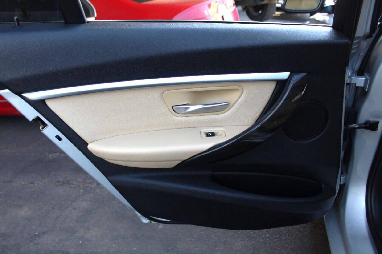 2017 Silver BMW 3-Series 330i SULEV Sedan (WBA8B9G56HN) with an 3.0L L6 DOHC 24V engine, 8A transmission, located at 4301 NW 39th , Oklahoma City, OK, 73112, (405) 949-5600, 35.512135, -97.598671 - NO DRIVERS LICENSE - NO FULL COVERAGE INSURANCE - NO CREDIT CHECK. COME ON OVER TO SUPERSPORTS AND TAKE A LOOK AND TEST DRIVE. PLEASE GIVE US A CALL AT (405) 949-5600. NO LICENCIA DE MANEJAR - NO SEGURO DE COBERTURA TOTAL - NO VERIFICACION DE CREDITO. POR FAVOR VENGAN A SUPERSPORTS, ECHE - Photo#14