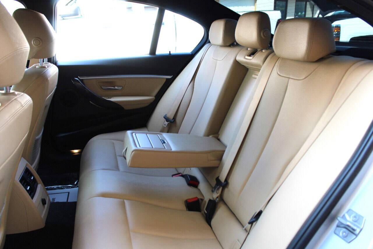 2017 Silver BMW 3-Series 330i SULEV Sedan (WBA8B9G56HN) with an 3.0L L6 DOHC 24V engine, 8A transmission, located at 4301 NW 39th , Oklahoma City, OK, 73112, (405) 949-5600, 35.512135, -97.598671 - NO DRIVERS LICENCE -NO FULL COVERAGE INSURANCE - NO CREDIT CHECK. COME ON OVER TO SUPERSPORTS, TAKE A LOOK AND TEST DRIVE. PLEASE GIVE US A CALL AT (405) 949-5600. NO LICENCIA DE CONDUCIR - NO SEGURO DE COBERTURA TOTAL - NO VERIFICACION DE CREDITO. VISITENOS EN SUPERSPORTS, MIRE NUESTRO - Photo#13