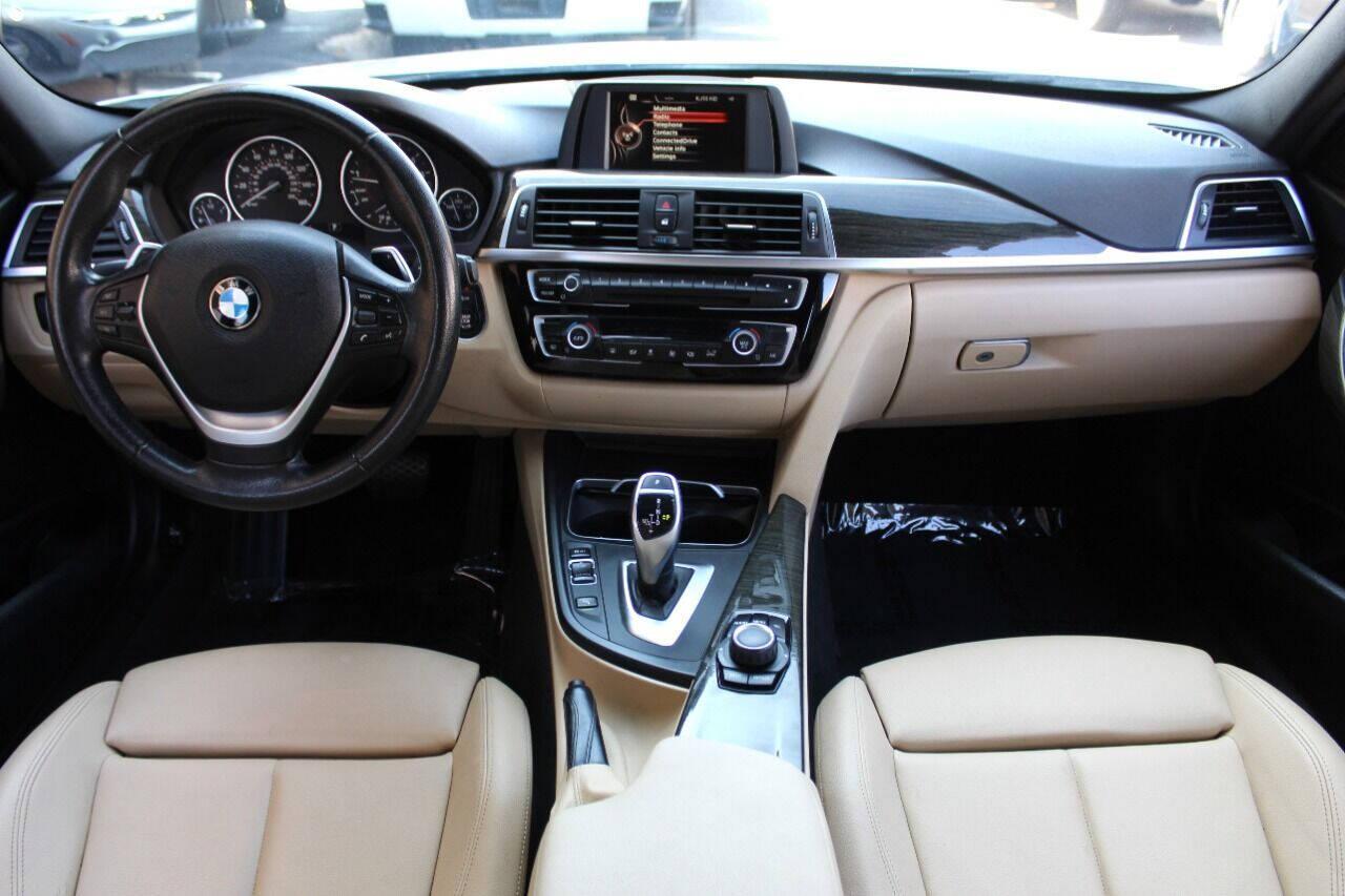 2017 Silver BMW 3-Series 330i SULEV Sedan (WBA8B9G56HN) with an 3.0L L6 DOHC 24V engine, 8A transmission, located at 4301 NW 39th , Oklahoma City, OK, 73112, (405) 949-5600, 35.512135, -97.598671 - NO DRIVERS LICENCE -NO FULL COVERAGE INSURANCE - NO CREDIT CHECK. COME ON OVER TO SUPERSPORTS, TAKE A LOOK AND TEST DRIVE. PLEASE GIVE US A CALL AT (405) 949-5600. NO LICENCIA DE CONDUCIR - NO SEGURO DE COBERTURA TOTAL - NO VERIFICACION DE CREDITO. VISITENOS EN SUPERSPORTS, MIRE NUESTRO - Photo#16