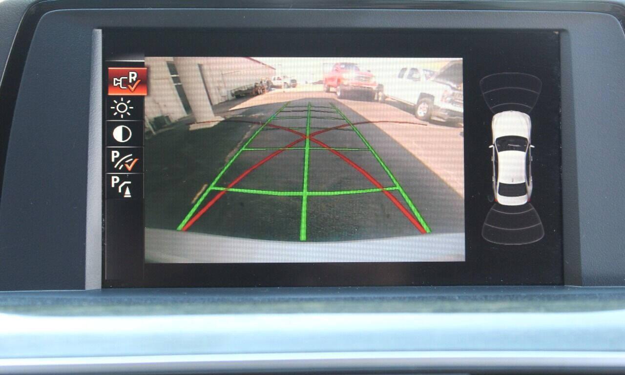 2017 Silver BMW 3-Series 330i SULEV Sedan (WBA8B9G56HN) with an 3.0L L6 DOHC 24V engine, 8A transmission, located at 4301 NW 39th , Oklahoma City, OK, 73112, (405) 949-5600, 35.512135, -97.598671 - NO DRIVERS LICENCE -NO FULL COVERAGE INSURANCE - NO CREDIT CHECK. COME ON OVER TO SUPERSPORTS, TAKE A LOOK AND TEST DRIVE. PLEASE GIVE US A CALL AT (405) 949-5600. NO LICENCIA DE CONDUCIR - NO SEGURO DE COBERTURA TOTAL - NO VERIFICACION DE CREDITO. VISITENOS EN SUPERSPORTS, MIRE NUESTRO - Photo#17