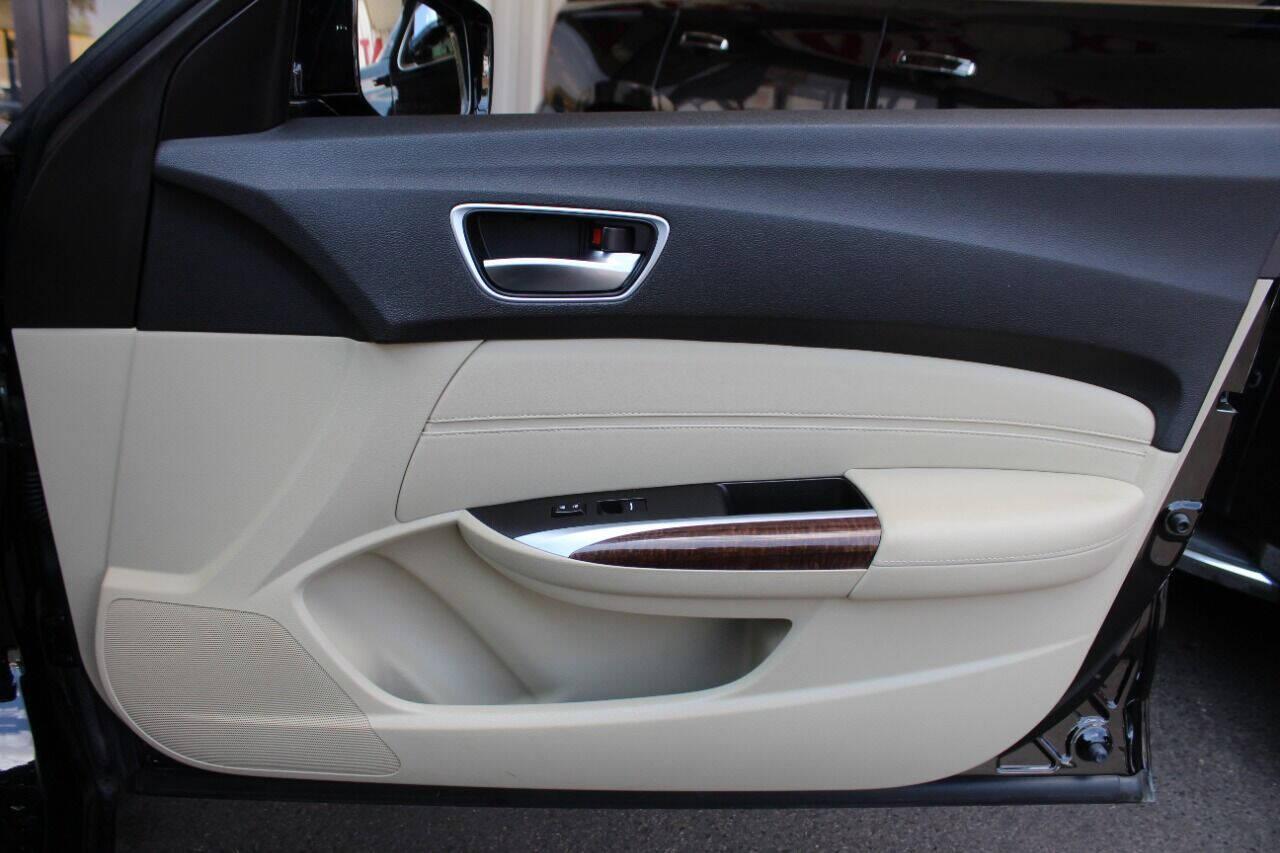 2018 Black Acura TLX Base 2.4L (19UUB1F31JA) with an 2.4L L4 DOHC 16V engine, 8A transmission, located at 4301 NW 39th , Oklahoma City, OK, 73112, (405) 949-5600, 35.512135, -97.598671 - NO DRIVERS LICENCE -NO FULL COVERAGE INSURANCE - NO CREDIT CHECK. COME ON OVER TO SUPERSPORTS, TAKE A LOOK AND TEST DRIVE. PLEASE GIVE US A CALL AT (405) 949-5600. NO LICENCIA DE CONDUCIR - NO SEGURO DE COBERTURA TOTAL - NO VERIFICACION DE CREDITO. VISITENOS EN SUPERSPORTS, MIRE - Photo#8