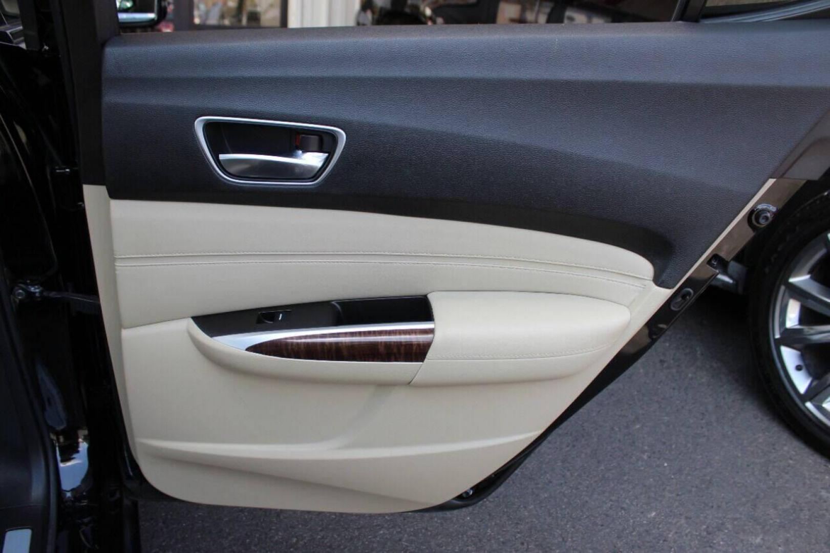 2018 Black Acura TLX Base 2.4L (19UUB1F31JA) with an 2.4L L4 DOHC 16V engine, 8A transmission, located at 4301 NW 39th , Oklahoma City, OK, 73112, (405) 949-5600, 35.512135, -97.598671 - NO DRIVERS LICENCE -NO FULL COVERAGE INSURANCE - NO CREDIT CHECK. COME ON OVER TO SUPERSPORTS, TAKE A LOOK AND TEST DRIVE. PLEASE GIVE US A CALL AT (405) 949-5600. NO LICENCIA DE CONDUCIR - NO SEGURO DE COBERTURA TOTAL - NO VERIFICACION DE CREDITO. VISITENOS EN SUPERSPORTS, MIRE - Photo#10