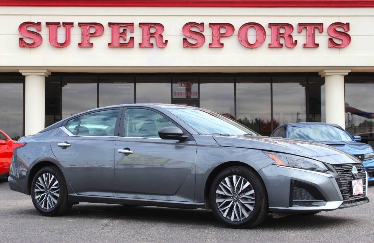 2018 Gray Nissan Altima 2.5 (1N4AL3AP8JC) with an 2.5L I4 2.5L I4 engine, CVT transmission, located at 4301 NW 39th , Oklahoma City, OK, 73112, (405) 949-5600, 35.512135, -97.598671 - Hablamos espanol. SPEND SMART --- BUY FROM SUPER SPORTS. ALL PRICES, DOWN PAYMENTS, PAYMENTS, AND FINANCE TERMS ARE NEGOTIABLE AT THE TIME OF APPROVAL. WE WILL WORK WITH YOU TO FIT YOUR BUDGET. WE WILL EVEN LOWER AND ADJUST THE NUMBERS TO HELP MAKE THE VEHICLE MORE AFFORDABLE FOR YOU.- Photo#0