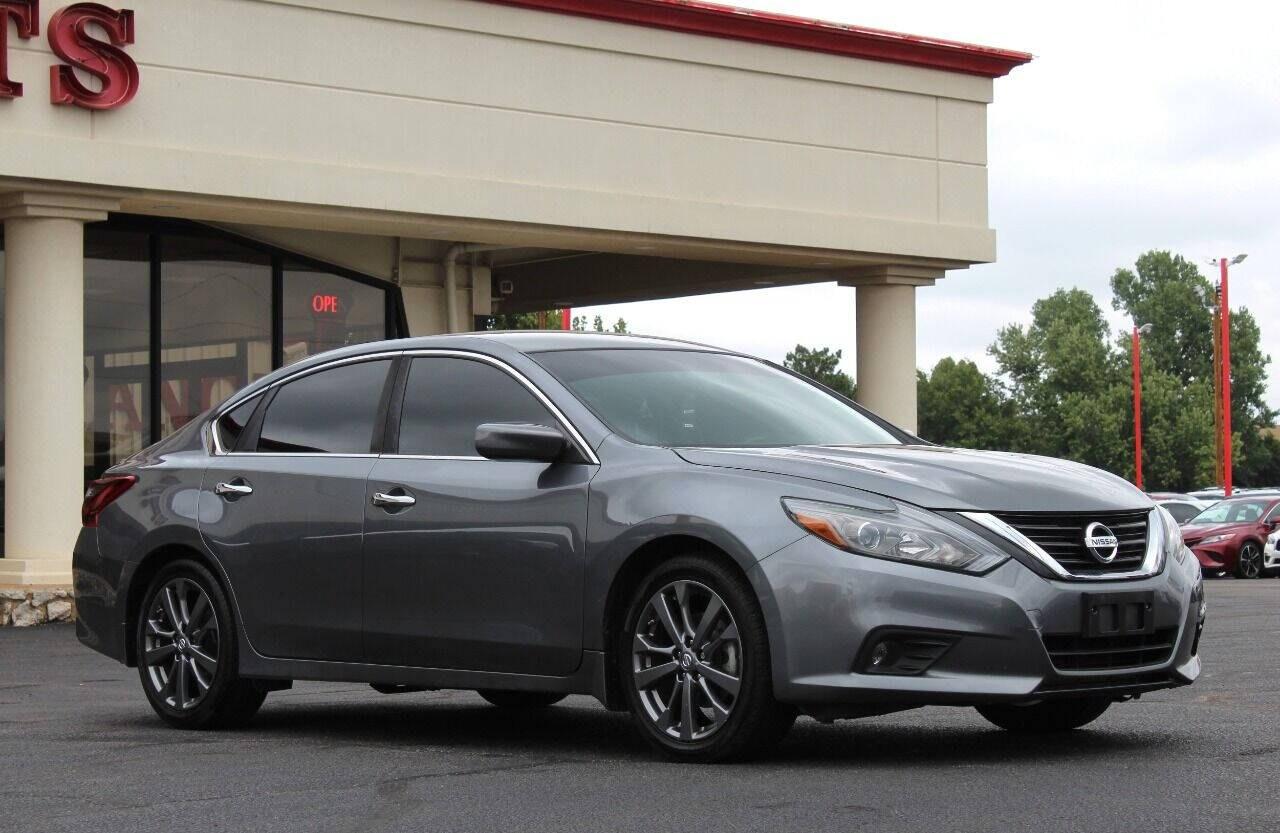 2018 Gray Nissan Altima 2.5 (1N4AL3AP8JC) with an 2.5L I4 2.5L I4 engine, CVT transmission, located at 4301 NW 39th , Oklahoma City, OK, 73112, (405) 949-5600, 35.512135, -97.598671 - Hablamos espanol. SPEND SMART --- BUY FROM SUPER SPORTS. ALL PRICES, DOWN PAYMENTS, PAYMENTS, AND FINANCE TERMS ARE NEGOTIABLE AT THE TIME OF APPROVAL. WE WILL WORK WITH YOU TO FIT YOUR BUDGET. WE WILL EVEN LOWER AND ADJUST THE NUMBERS TO HELP MAKE THE VEHICLE MORE AFFORDABLE FOR YOU.- Photo#1