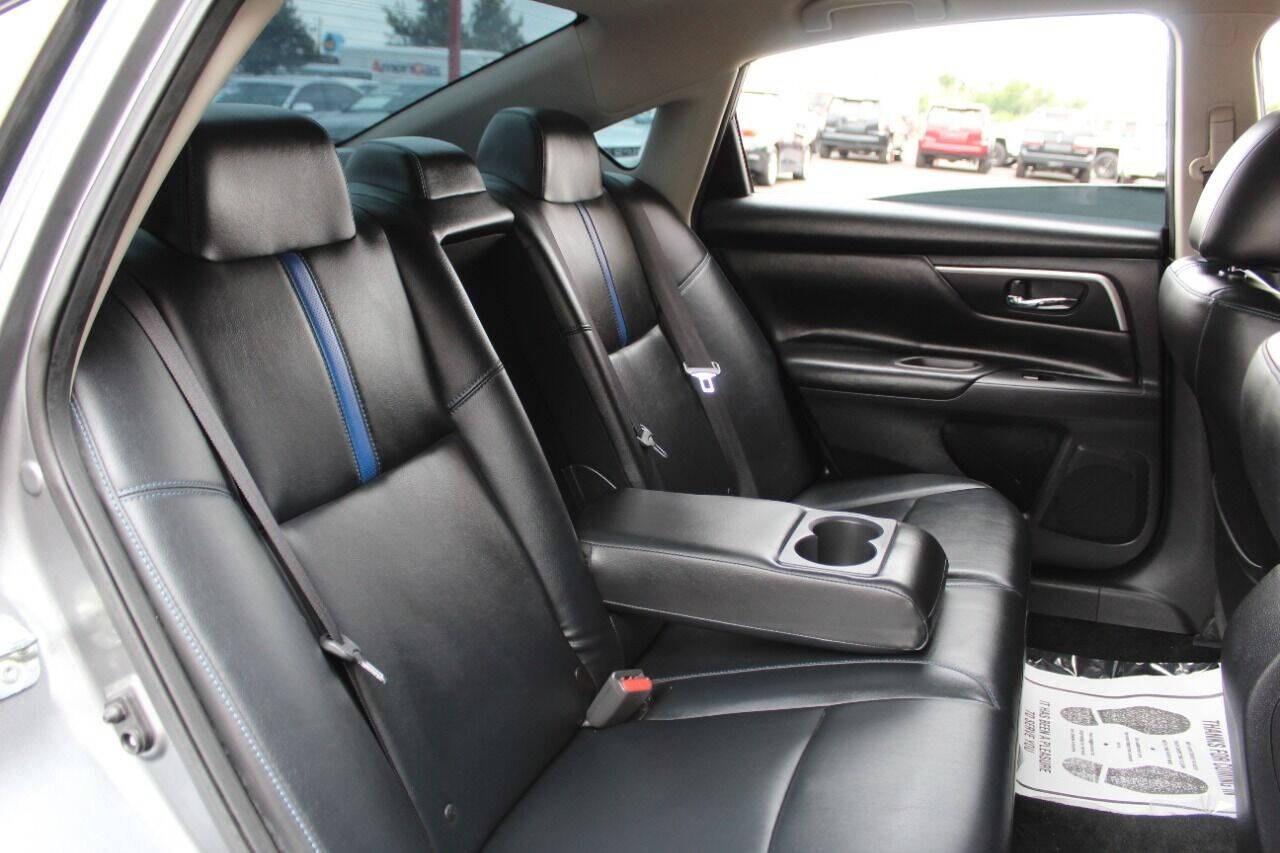 2018 Gray Nissan Altima 2.5 (1N4AL3AP8JC) with an 2.5L I4 2.5L I4 engine, CVT transmission, located at 4301 NW 39th , Oklahoma City, OK, 73112, (405) 949-5600, 35.512135, -97.598671 - Hablamos espanol. SPEND SMART --- BUY FROM SUPER SPORTS. ALL PRICES, DOWN PAYMENTS, PAYMENTS, AND FINANCE TERMS ARE NEGOTIABLE AT THE TIME OF APPROVAL. WE WILL WORK WITH YOU TO FIT YOUR BUDGET. WE WILL EVEN LOWER AND ADJUST THE NUMBERS TO HELP MAKE THE VEHICLE MORE AFFORDABLE FOR YOU.- Photo#12
