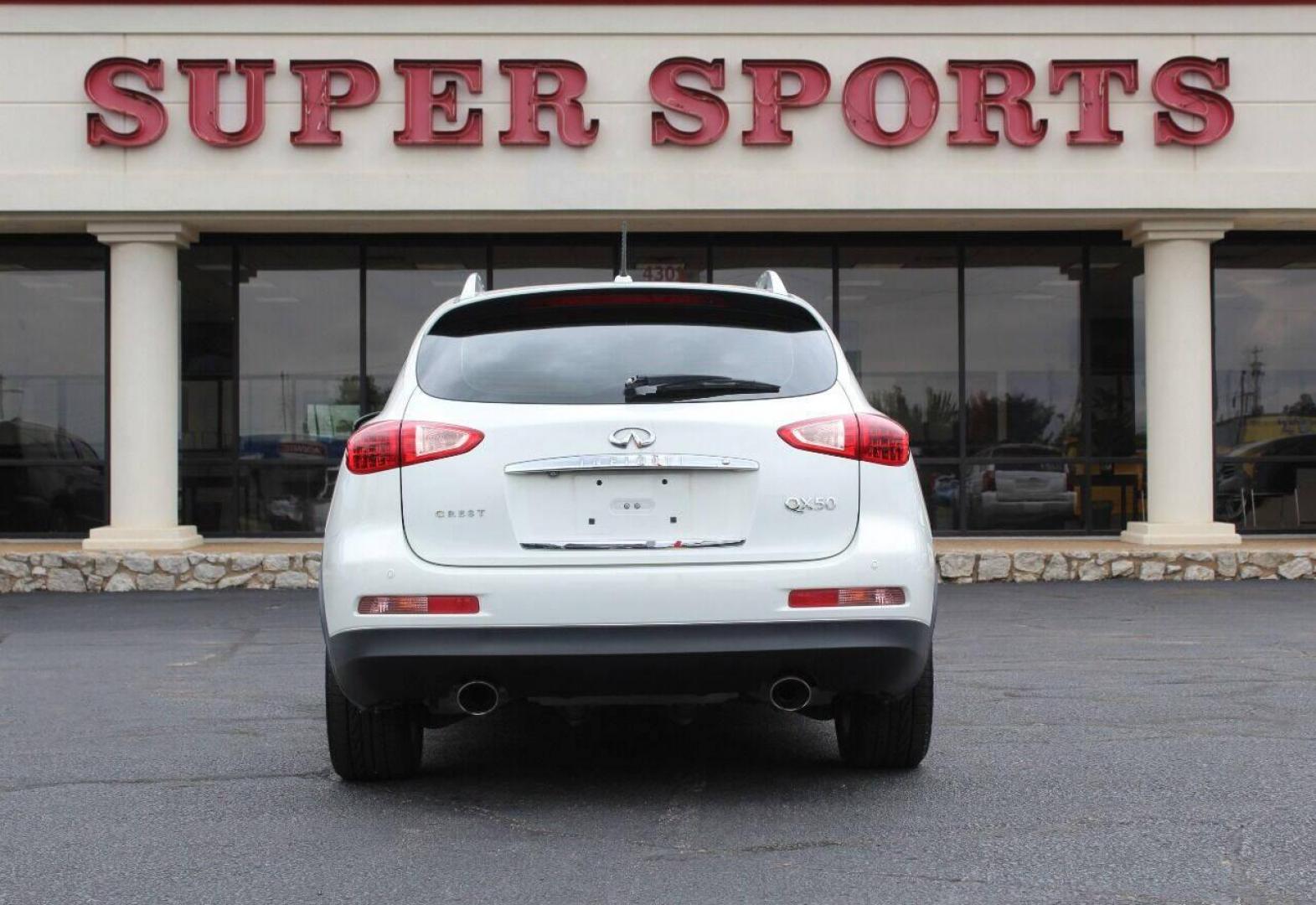 2014 White Infiniti QX50 Base RWD (JN1BJ0HP5EM) with an 3.7L V6 DOHC 24V engine, 7-Speed Automatic transmission, located at 4301 NW 39th , Oklahoma City, OK, 73112, (405) 949-5600, 35.512135, -97.598671 - NO DRIVERS LICENCE NO-FULL COVERAGE INSURANCE-NO CREDIT CHECK. COME ON OVER TO SUPERSPORTS AND TAKE A LOOK AND TEST DRIVE. PLEASE GIVE US A CALL AT (405) 949-5600. NO LICENCIA DE MANEJAR - NO SEGURO DE COBERTURA TOTAL - NO VERIFICACION DE CREDITO. POR FAVOR VENGAN A SUPERSPORTS, ECHE - Photo#4