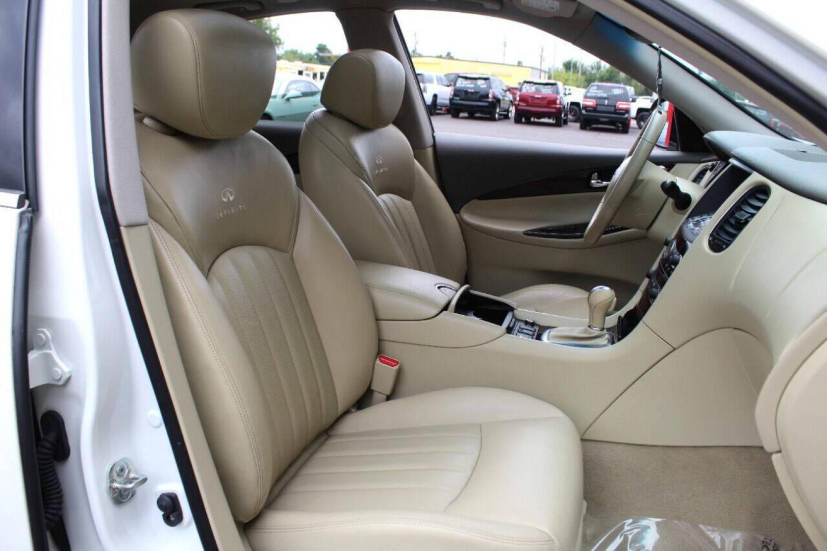 2014 White Infiniti QX50 Base RWD (JN1BJ0HP5EM) with an 3.7L V6 DOHC 24V engine, 7-Speed Automatic transmission, located at 4301 NW 39th , Oklahoma City, OK, 73112, (405) 949-5600, 35.512135, -97.598671 - NO DRIVERS LICENCE NO-FULL COVERAGE INSURANCE-NO CREDIT CHECK. COME ON OVER TO SUPERSPORTS AND TAKE A LOOK AND TEST DRIVE. PLEASE GIVE US A CALL AT (405) 949-5600. NO LICENCIA DE MANEJAR - NO SEGURO DE COBERTURA TOTAL - NO VERIFICACION DE CREDITO. POR FAVOR VENGAN A SUPERSPORTS, ECHE - Photo#9