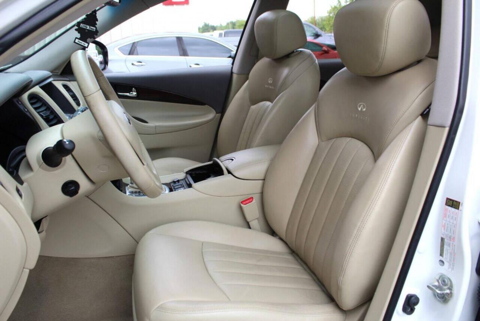 2014 White Infiniti QX50 Base RWD (JN1BJ0HP5EM) with an 3.7L V6 DOHC 24V engine, 7-Speed Automatic transmission, located at 4301 NW 39th , Oklahoma City, OK, 73112, (405) 949-5600, 35.512135, -97.598671 - NO DRIVERS LICENCE NO-FULL COVERAGE INSURANCE-NO CREDIT CHECK. COME ON OVER TO SUPERSPORTS AND TAKE A LOOK AND TEST DRIVE. PLEASE GIVE US A CALL AT (405) 949-5600. NO LICENCIA DE MANEJAR - NO SEGURO DE COBERTURA TOTAL - NO VERIFICACION DE CREDITO. POR FAVOR VENGAN A SUPERSPORTS, ECHE - Photo#16