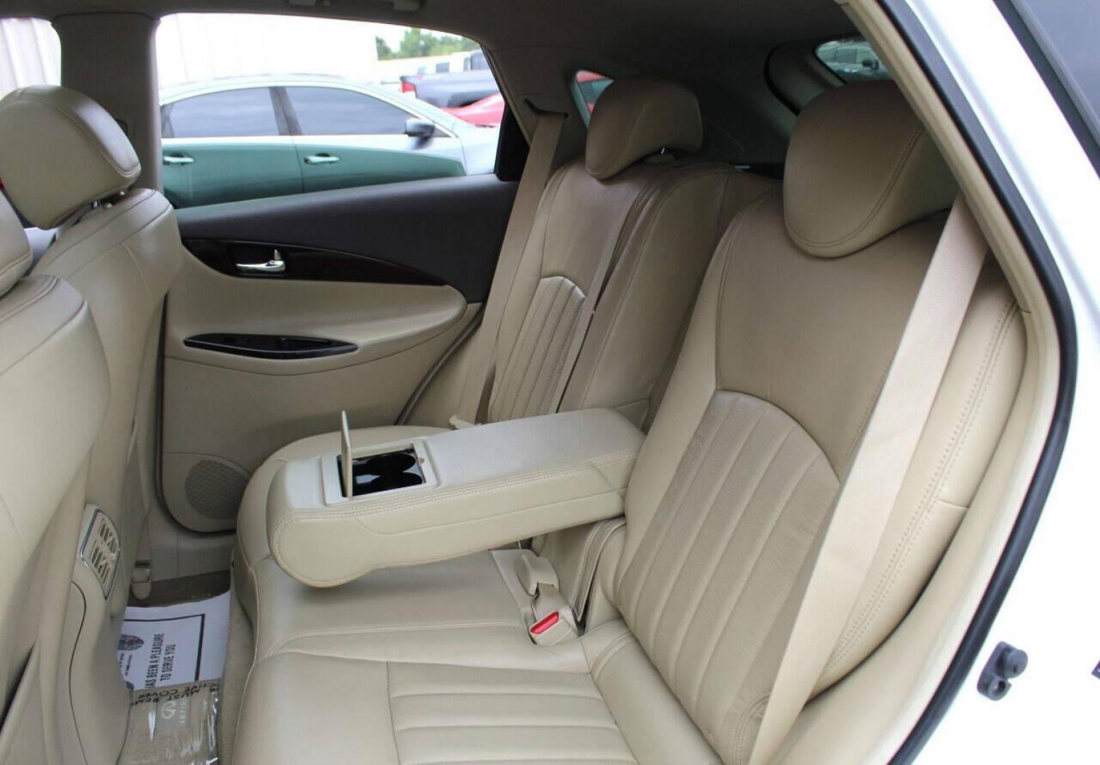 2014 White Infiniti QX50 Base RWD (JN1BJ0HP5EM) with an 3.7L V6 DOHC 24V engine, 7-Speed Automatic transmission, located at 4301 NW 39th , Oklahoma City, OK, 73112, (405) 949-5600, 35.512135, -97.598671 - NO DRIVERS LICENCE NO-FULL COVERAGE INSURANCE-NO CREDIT CHECK. COME ON OVER TO SUPERSPORTS AND TAKE A LOOK AND TEST DRIVE. PLEASE GIVE US A CALL AT (405) 949-5600. NO LICENCIA DE MANEJAR - NO SEGURO DE COBERTURA TOTAL - NO VERIFICACION DE CREDITO. POR FAVOR VENGAN A SUPERSPORTS, ECHE - Photo#14