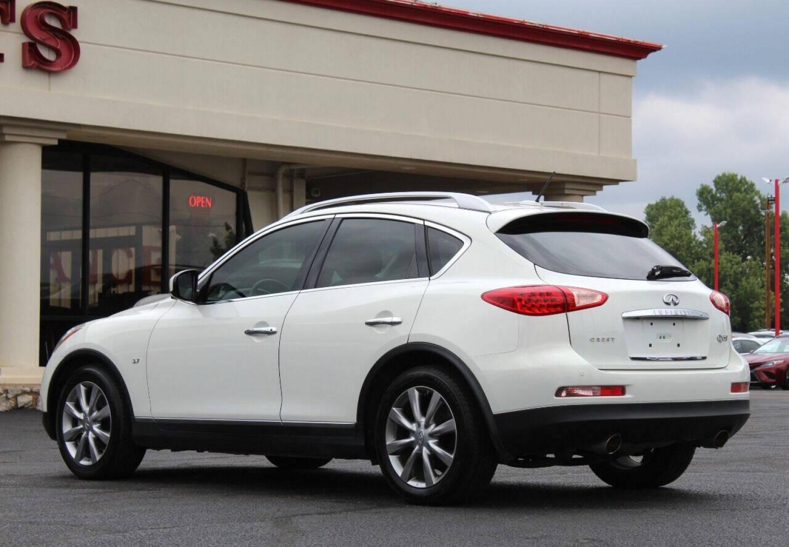 2014 White Infiniti QX50 Base RWD (JN1BJ0HP5EM) with an 3.7L V6 DOHC 24V engine, 7-Speed Automatic transmission, located at 4301 NW 39th , Oklahoma City, OK, 73112, (405) 949-5600, 35.512135, -97.598671 - NO DRIVERS LICENCE NO-FULL COVERAGE INSURANCE-NO CREDIT CHECK. COME ON OVER TO SUPERSPORTS AND TAKE A LOOK AND TEST DRIVE. PLEASE GIVE US A CALL AT (405) 949-5600. NO LICENCIA DE MANEJAR - NO SEGURO DE COBERTURA TOTAL - NO VERIFICACION DE CREDITO. POR FAVOR VENGAN A SUPERSPORTS, ECHE - Photo#5