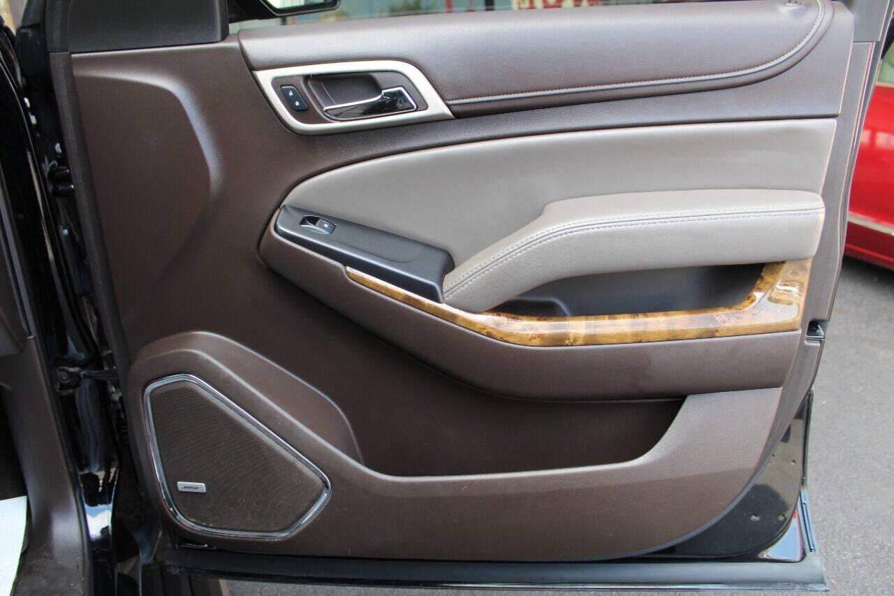 2016 Black GMC Yukon XL Denali 4WD (1GKS2HKJXGR) with an 6.2L V8 OHV 16V engine, 6A transmission, located at 4301 NW 39th , Oklahoma City, OK, 73112, (405) 949-5600, 35.512135, -97.598671 - NO DRIVERS LICENCE -NO FULL COVERAGE INSURANCE - NO CREDIT CHECK. COME ON OVER TO SUPERSPORTS, TAKE A LOOK AND TEST DRIVE. PLEASE GIVE US A CALL AT (405) 949-5600. NO LICENCIA DE CONDUCIR - NO SEGURO DE COBERTURA TOTAL - NO VERIFICACION DE CREDITO. VISITENOS EN SUPERSPORTS, MIRE NUESTRO - Photo#9