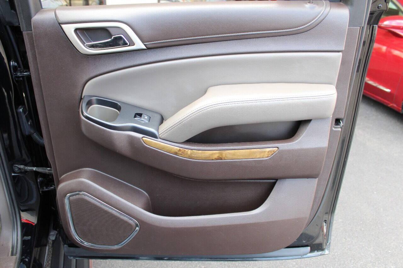 2016 Black GMC Yukon XL Denali 4WD (1GKS2HKJXGR) with an 6.2L V8 OHV 16V engine, 6A transmission, located at 4301 NW 39th , Oklahoma City, OK, 73112, (405) 949-5600, 35.512135, -97.598671 - NO DRIVERS LICENCE -NO FULL COVERAGE INSURANCE - NO CREDIT CHECK. COME ON OVER TO SUPERSPORTS, TAKE A LOOK AND TEST DRIVE. PLEASE GIVE US A CALL AT (405) 949-5600. NO LICENCIA DE CONDUCIR - NO SEGURO DE COBERTURA TOTAL - NO VERIFICACION DE CREDITO. VISITENOS EN SUPERSPORTS, MIRE NUESTRO - Photo#11