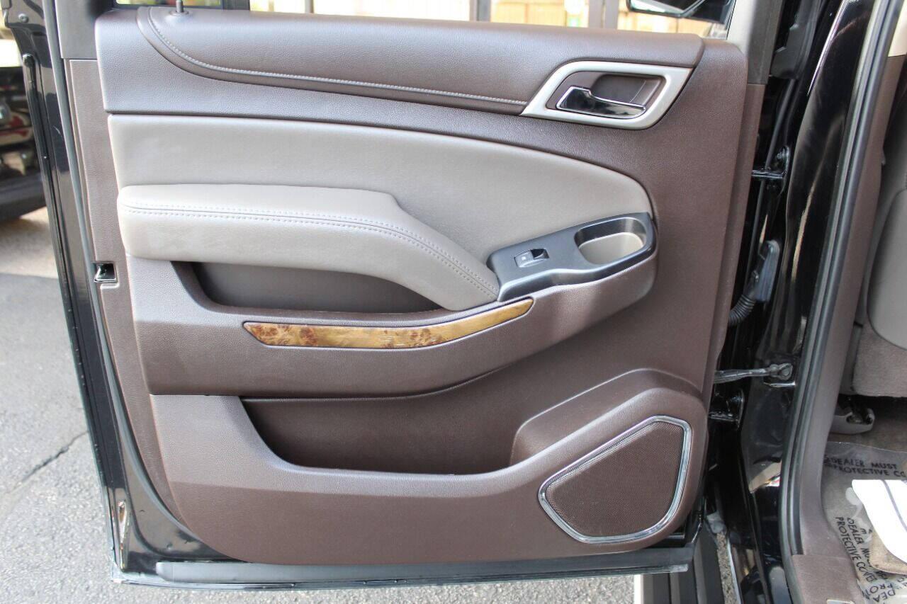 2016 Black GMC Yukon XL Denali 4WD (1GKS2HKJXGR) with an 6.2L V8 OHV 16V engine, 6A transmission, located at 4301 NW 39th , Oklahoma City, OK, 73112, (405) 949-5600, 35.512135, -97.598671 - NO DRIVERS LICENCE -NO FULL COVERAGE INSURANCE - NO CREDIT CHECK. COME ON OVER TO SUPERSPORTS, TAKE A LOOK AND TEST DRIVE. PLEASE GIVE US A CALL AT (405) 949-5600. NO LICENCIA DE CONDUCIR - NO SEGURO DE COBERTURA TOTAL - NO VERIFICACION DE CREDITO. VISITENOS EN SUPERSPORTS, MIRE NUESTRO - Photo#16