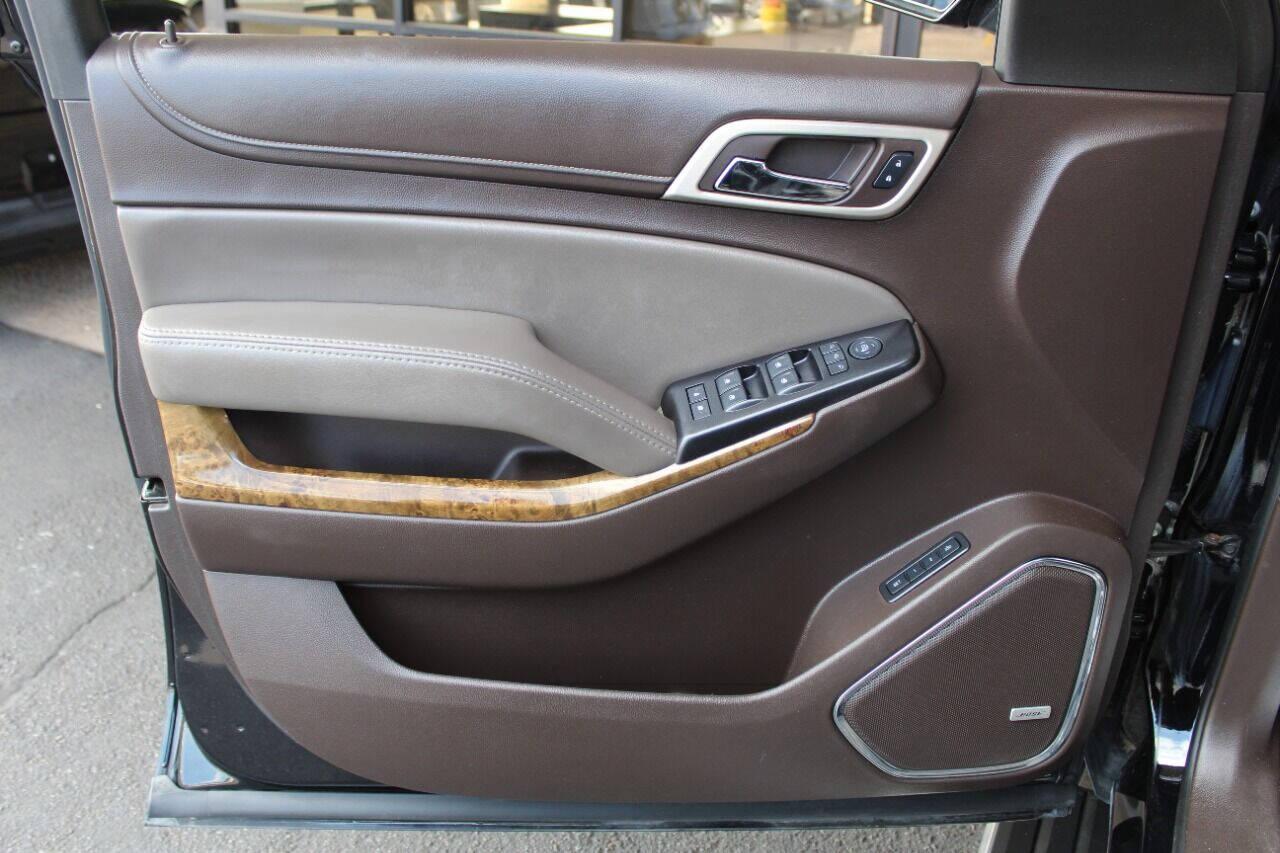 2016 Black GMC Yukon XL Denali 4WD (1GKS2HKJXGR) with an 6.2L V8 OHV 16V engine, 6A transmission, located at 4301 NW 39th , Oklahoma City, OK, 73112, (405) 949-5600, 35.512135, -97.598671 - NO DRIVERS LICENCE -NO FULL COVERAGE INSURANCE - NO CREDIT CHECK. COME ON OVER TO SUPERSPORTS, TAKE A LOOK AND TEST DRIVE. PLEASE GIVE US A CALL AT (405) 949-5600. NO LICENCIA DE CONDUCIR - NO SEGURO DE COBERTURA TOTAL - NO VERIFICACION DE CREDITO. VISITENOS EN SUPERSPORTS, MIRE NUESTRO - Photo#18