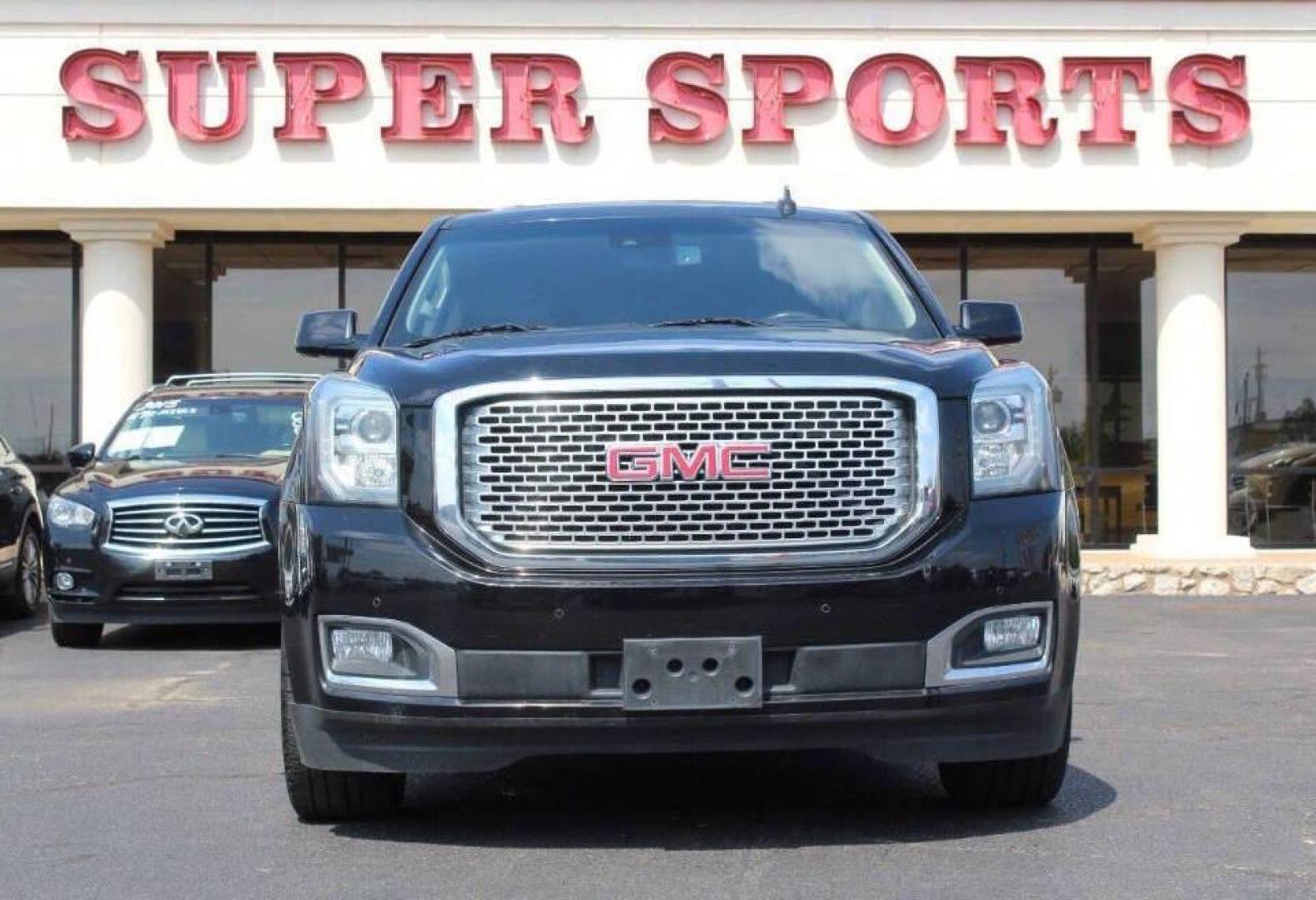2016 Black GMC Yukon XL Denali 4WD (1GKS2HKJXGR) with an 6.2L V8 OHV 16V engine, 6A transmission, located at 4301 NW 39th , Oklahoma City, OK, 73112, (405) 949-5600, 35.512135, -97.598671 - Photo#3
