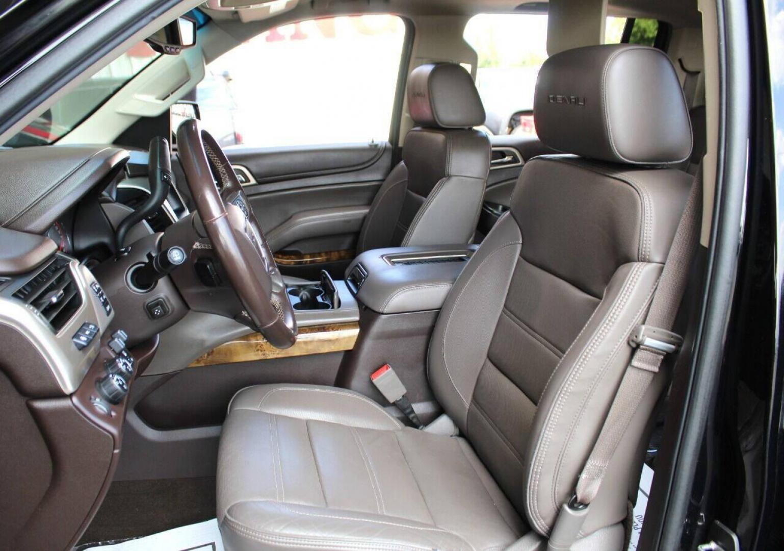 2016 Black GMC Yukon XL Denali 4WD (1GKS2HKJXGR) with an 6.2L V8 OHV 16V engine, 6A transmission, located at 4301 NW 39th , Oklahoma City, OK, 73112, (405) 949-5600, 35.512135, -97.598671 - NO DRIVERS LICENSE - NO FULL COVERAGE INSURANCE - NO CREDIT CHECK. COME ON OVER TO SUPERSPORTS AND TAKE A LOOK AND TEST DRIVE. PLEASE GIVE US A CALL AT (405) 949-5600. NO LICENCIA DE MANEJAR - NO SEGURO DE COBERTURA TOTAL - NO VERIFICACION DE CREDITO. POR FAVOR VENGAN A SUPERSPORTS, ECH - Photo#19