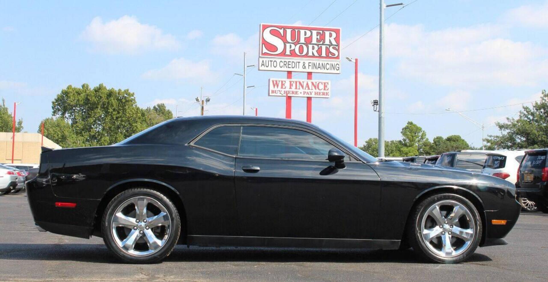 2014 Black Dodge Challenger R/T (2C3CDYBT3EH) with an 5.7L V8 OHV 16V engine, Manual 6-Speed transmission, located at 4301 NW 39th , Oklahoma City, OK, 73112, (405) 949-5600, 35.512135, -97.598671 - Photo#4