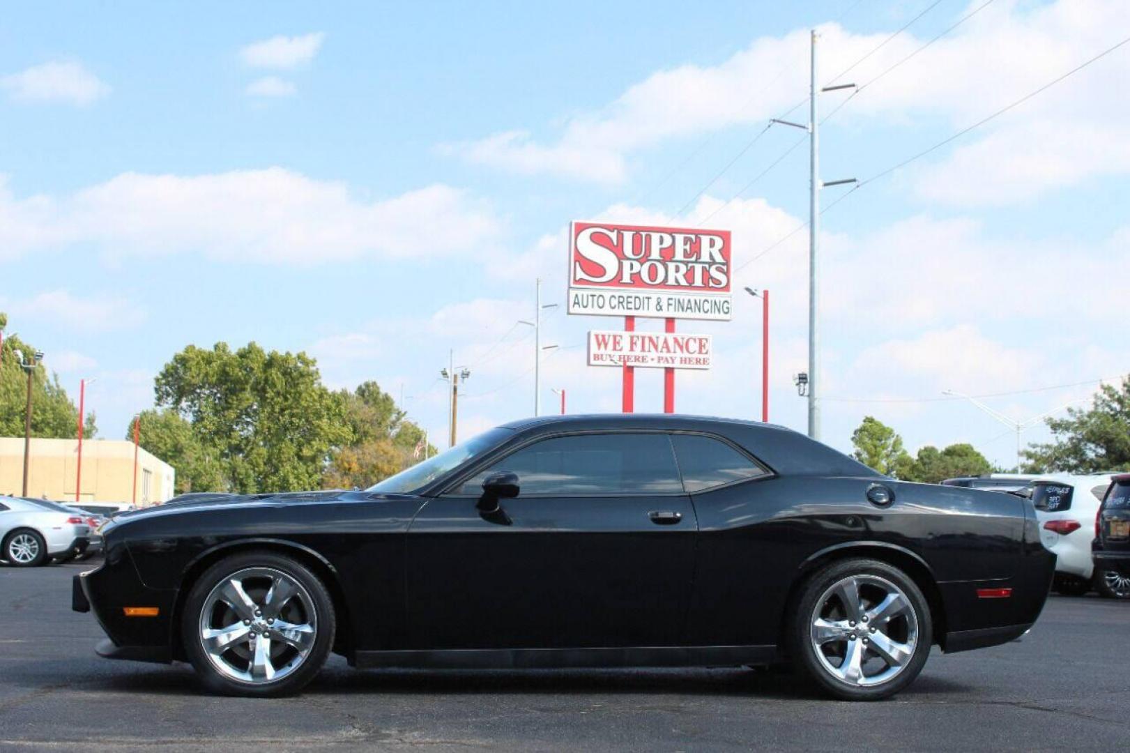 2014 Black Dodge Challenger R/T (2C3CDYBT3EH) with an 5.7L V8 OHV 16V engine, Manual 6-Speed transmission, located at 4301 NW 39th , Oklahoma City, OK, 73112, (405) 949-5600, 35.512135, -97.598671 - Photo#7