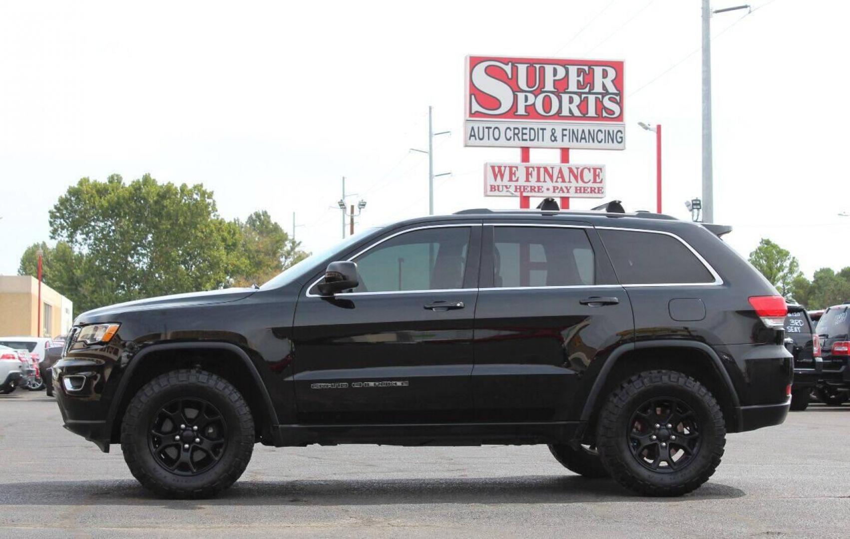 2017 Black Jeep Grand Cherokee Laredo 4WD (1C4RJFAG9HC) with an 3.6L V6 DOHC 24V engine, 8A transmission, located at 4301 NW 39th , Oklahoma City, OK, 73112, (405) 949-5600, 35.512135, -97.598671 - Photo#6