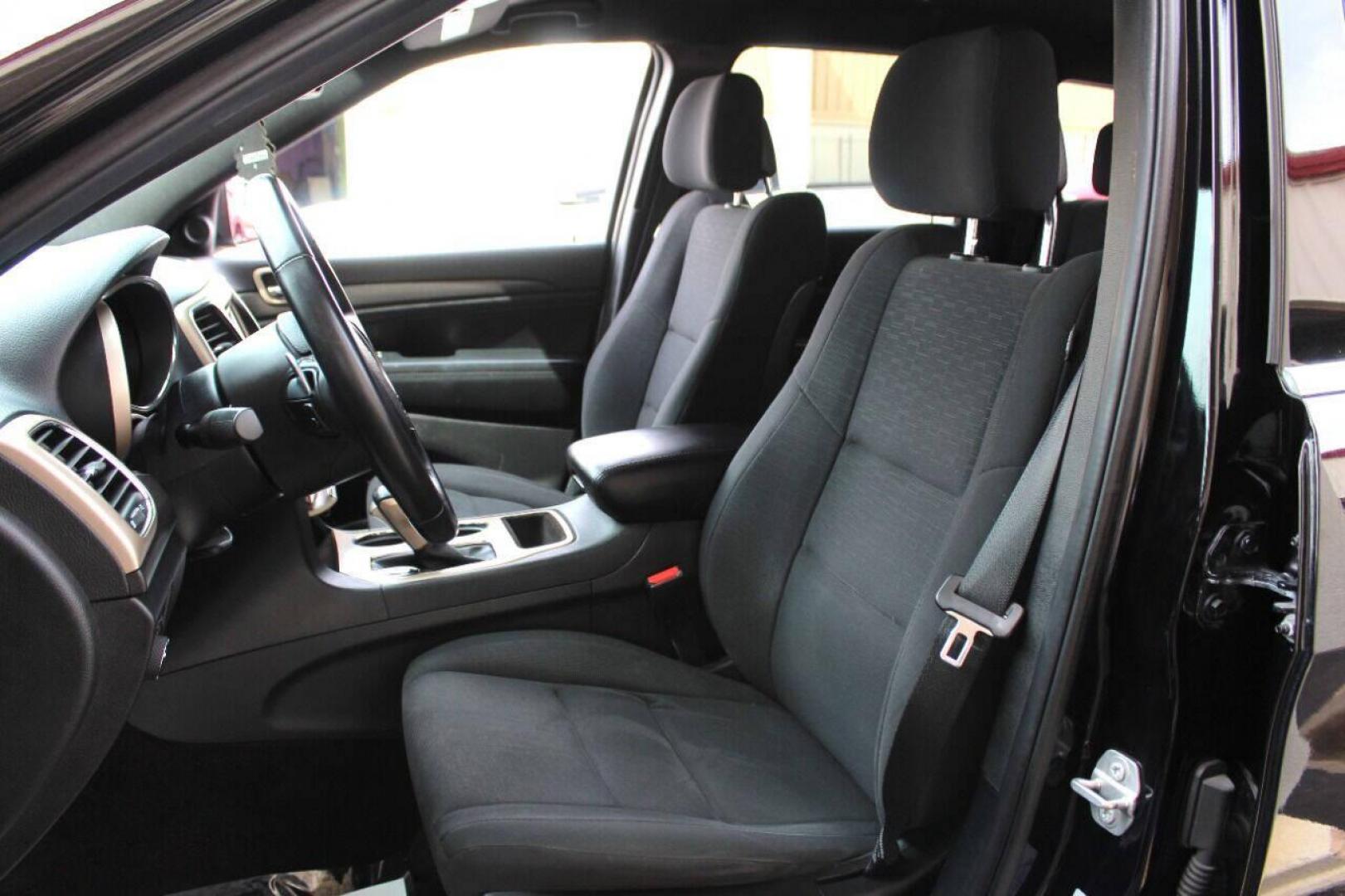 2017 Black Jeep Grand Cherokee Laredo 4WD (1C4RJFAG9HC) with an 3.6L V6 DOHC 24V engine, 8A transmission, located at 4301 NW 39th , Oklahoma City, OK, 73112, (405) 949-5600, 35.512135, -97.598671 - Photo#16