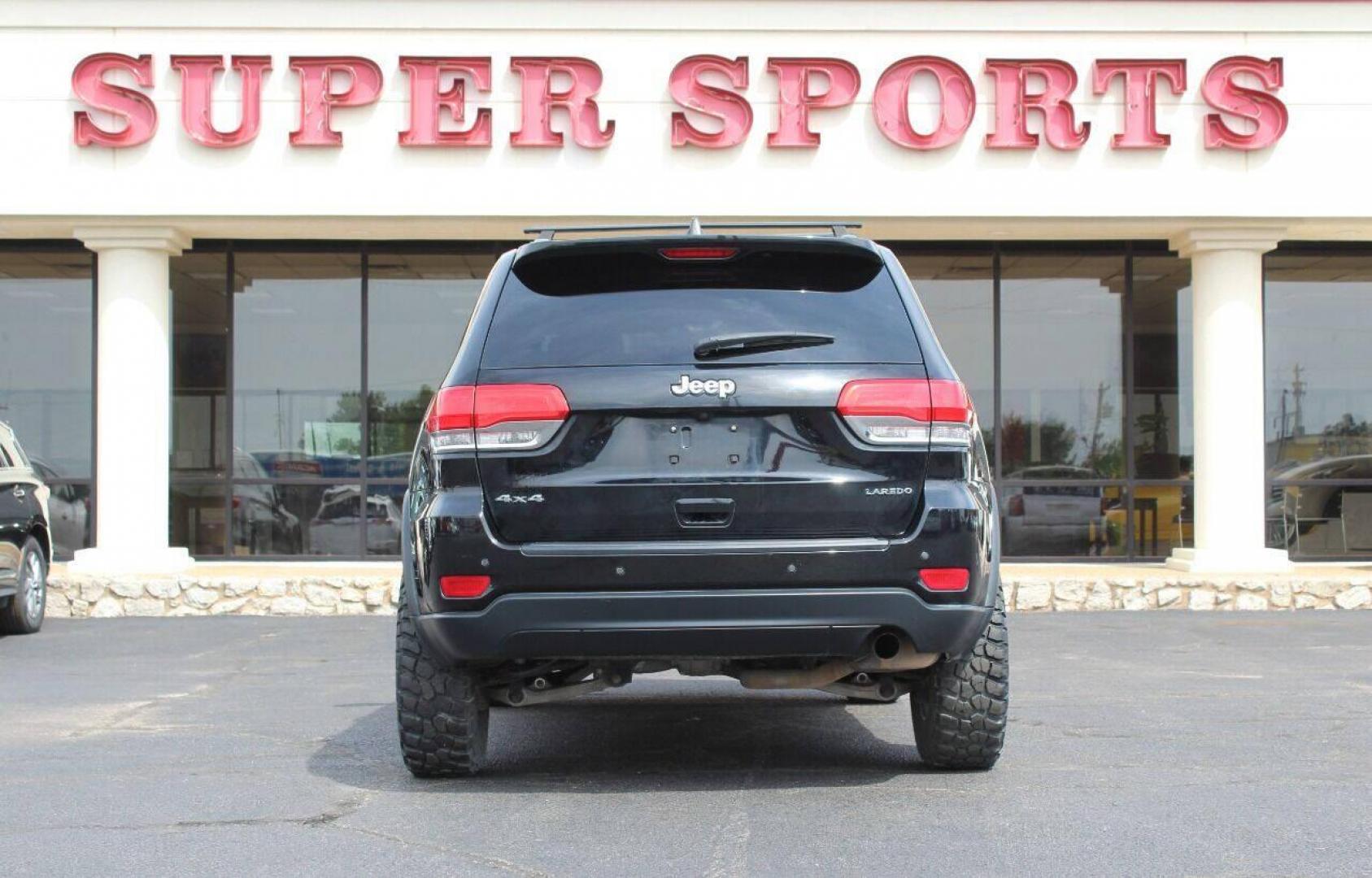 2017 Black Jeep Grand Cherokee Laredo 4WD (1C4RJFAG9HC) with an 3.6L V6 DOHC 24V engine, 8A transmission, located at 4301 NW 39th , Oklahoma City, OK, 73112, (405) 949-5600, 35.512135, -97.598671 - Photo#4