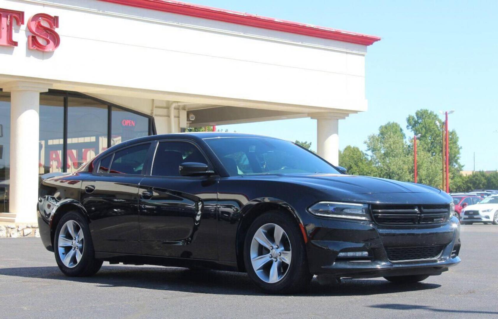 2018 Black Dodge Charger SXT (2C3CDXHG3JH) with an 3.6L V6 DOHC 24V engine, 8A transmission, located at 4301 NW 39th , Oklahoma City, OK, 73112, (405) 949-5600, 35.512135, -97.598671 - NO DRIVERS LICENSE - NOFULL COVERAGE INSURANCE - NO CREDIT CHECK. COME ON OVER TO SUPERSPORTS AND TAKE A LOOK AND TEST DRIVE. PLEASE GIVE US A CALL AT (405) 949-5600. NO LICENCIA DE MANEJAR - NO SEGURO DE COBERTURA TOTAL - NO VERIFICACION DE CREDITO. POR FAVOR VENGAN A SUPERSPORTS, ECHE - Photo#2