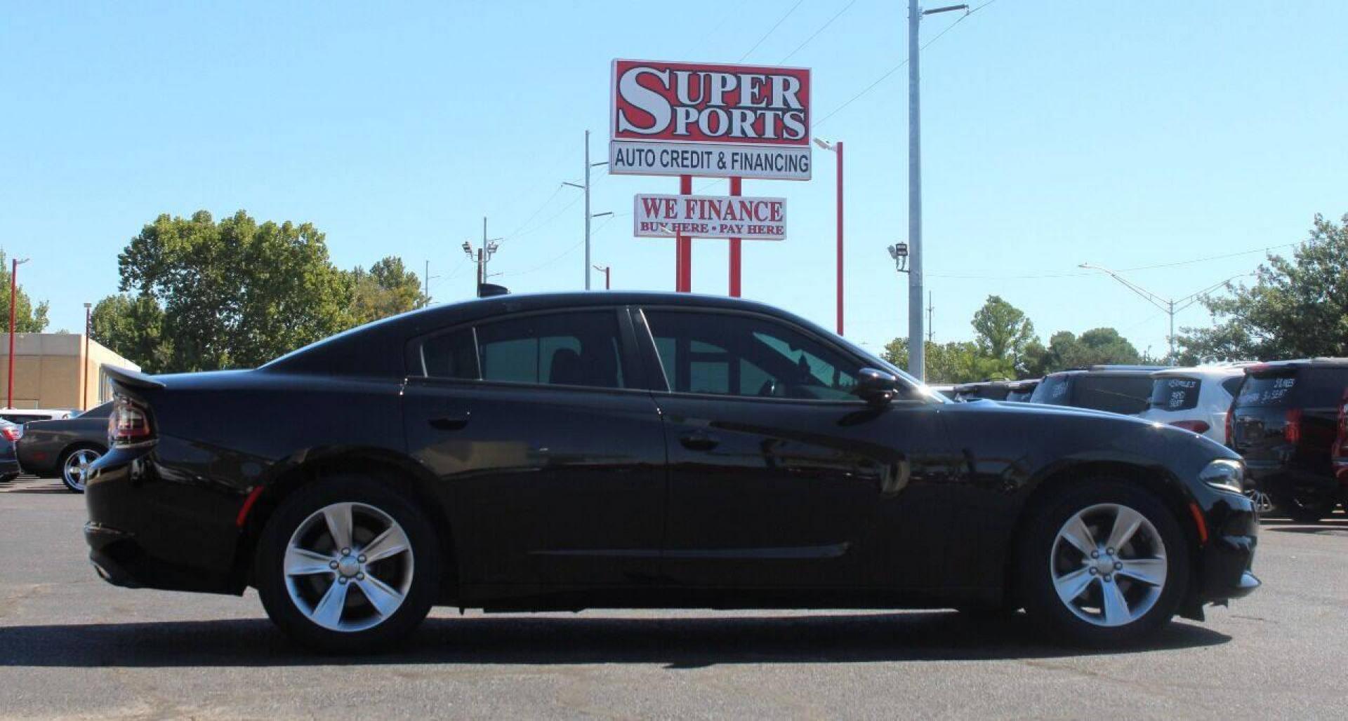 2018 Black Dodge Charger SXT (2C3CDXHG3JH) with an 3.6L V6 DOHC 24V engine, 8A transmission, located at 4301 NW 39th , Oklahoma City, OK, 73112, (405) 949-5600, 35.512135, -97.598671 - NO DRIVERS LICENSE - NOFULL COVERAGE INSURANCE - NO CREDIT CHECK. COME ON OVER TO SUPERSPORTS AND TAKE A LOOK AND TEST DRIVE. PLEASE GIVE US A CALL AT (405) 949-5600. NO LICENCIA DE MANEJAR - NO SEGURO DE COBERTURA TOTAL - NO VERIFICACION DE CREDITO. POR FAVOR VENGAN A SUPERSPORTS, ECHE - Photo#4