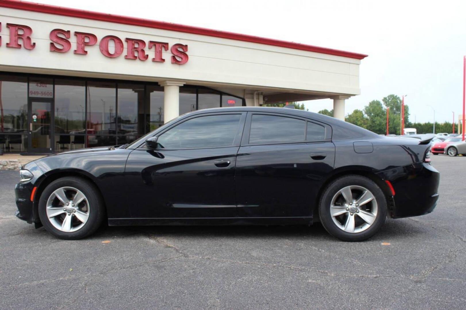 2018 Black Dodge Charger SXT (2C3CDXHG3JH) with an 3.6L V6 DOHC 24V engine, 8A transmission, located at 4301 NW 39th , Oklahoma City, OK, 73112, (405) 949-5600, 35.512135, -97.598671 - NO DRIVERS LICENCE NO-FULL COVERAGE INSURANCE-NO CREDIT CHECK. COME ON OVER TO SUPERSPORTS AND TAKE A LOOK AND TEST DRIVE. PLEASE GIVE US A CALL AT (405) 949-5600. NO LICENSIA DE MANEJAR- NO SEGURO DE COBERTURA TOTAL- NO VERIFICACCION DE CREDITO. POR FAVOR VENGAN A SUPERSPORTS, ECHE UN - Photo#6