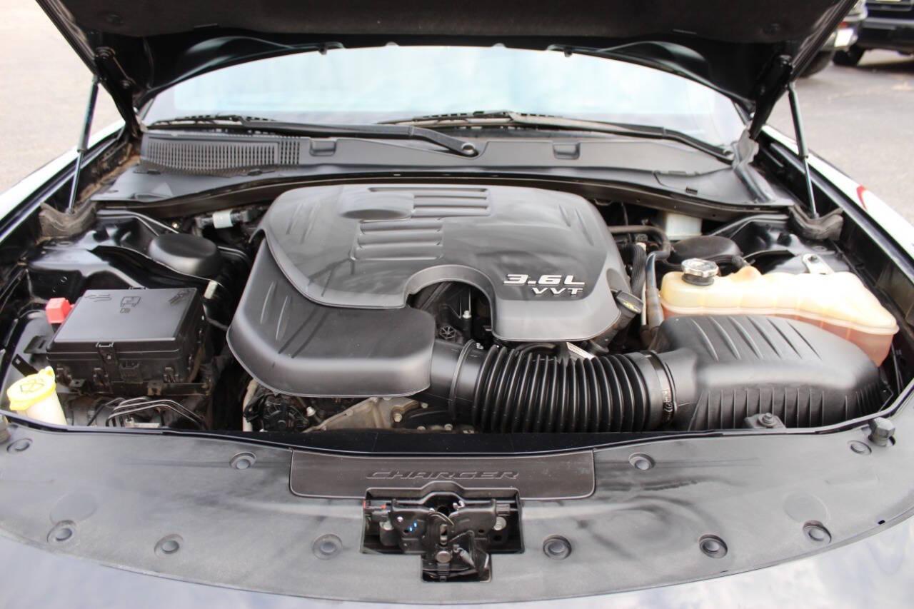 2018 Black Dodge Charger SXT (2C3CDXHG3JH) with an 3.6L V6 DOHC 24V engine, 8A transmission, located at 4301 NW 39th , Oklahoma City, OK, 73112, (405) 949-5600, 35.512135, -97.598671 - NO DRIVERS LICENCE NO-FULL COVERAGE INSURANCE-NO CREDIT CHECK. COME ON OVER TO SUPERSPORTS AND TAKE A LOOK AND TEST DRIVE. PLEASE GIVE US A CALL AT (405) 949-5600. NO LICENSIA DE MANEJAR- NO SEGURO DE COBERTURA TOTAL- NO VERIFICACCION DE CREDITO. POR FAVOR VENGAN A SUPERSPORTS, ECHE UN - Photo#7