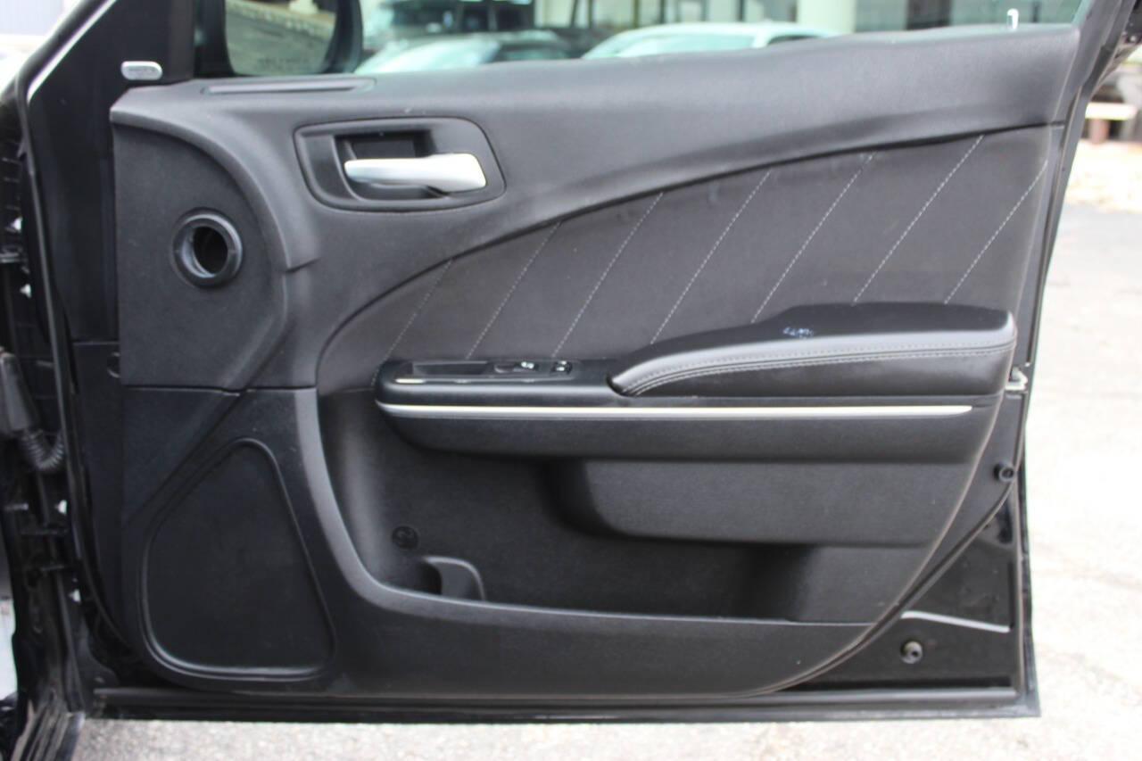 2018 Black Dodge Charger SXT (2C3CDXHG3JH) with an 3.6L V6 DOHC 24V engine, 8A transmission, located at 4301 NW 39th , Oklahoma City, OK, 73112, (405) 949-5600, 35.512135, -97.598671 - NO DRIVERS LICENCE NO-FULL COVERAGE INSURANCE-NO CREDIT CHECK. COME ON OVER TO SUPERSPORTS AND TAKE A LOOK AND TEST DRIVE. PLEASE GIVE US A CALL AT (405) 949-5600. NO LICENSIA DE MANEJAR- NO SEGURO DE COBERTURA TOTAL- NO VERIFICACCION DE CREDITO. POR FAVOR VENGAN A SUPERSPORTS, ECHE UN - Photo#9