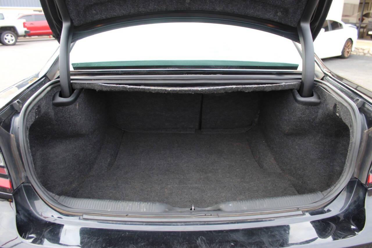 2018 Black Dodge Charger SXT (2C3CDXHG3JH) with an 3.6L V6 DOHC 24V engine, 8A transmission, located at 4301 NW 39th , Oklahoma City, OK, 73112, (405) 949-5600, 35.512135, -97.598671 - NO DRIVERS LICENCE NO-FULL COVERAGE INSURANCE-NO CREDIT CHECK. COME ON OVER TO SUPERSPORTS AND TAKE A LOOK AND TEST DRIVE. PLEASE GIVE US A CALL AT (405) 949-5600. NO LICENSIA DE MANEJAR- NO SEGURO DE COBERTURA TOTAL- NO VERIFICACCION DE CREDITO. POR FAVOR VENGAN A SUPERSPORTS, ECHE UN - Photo#12