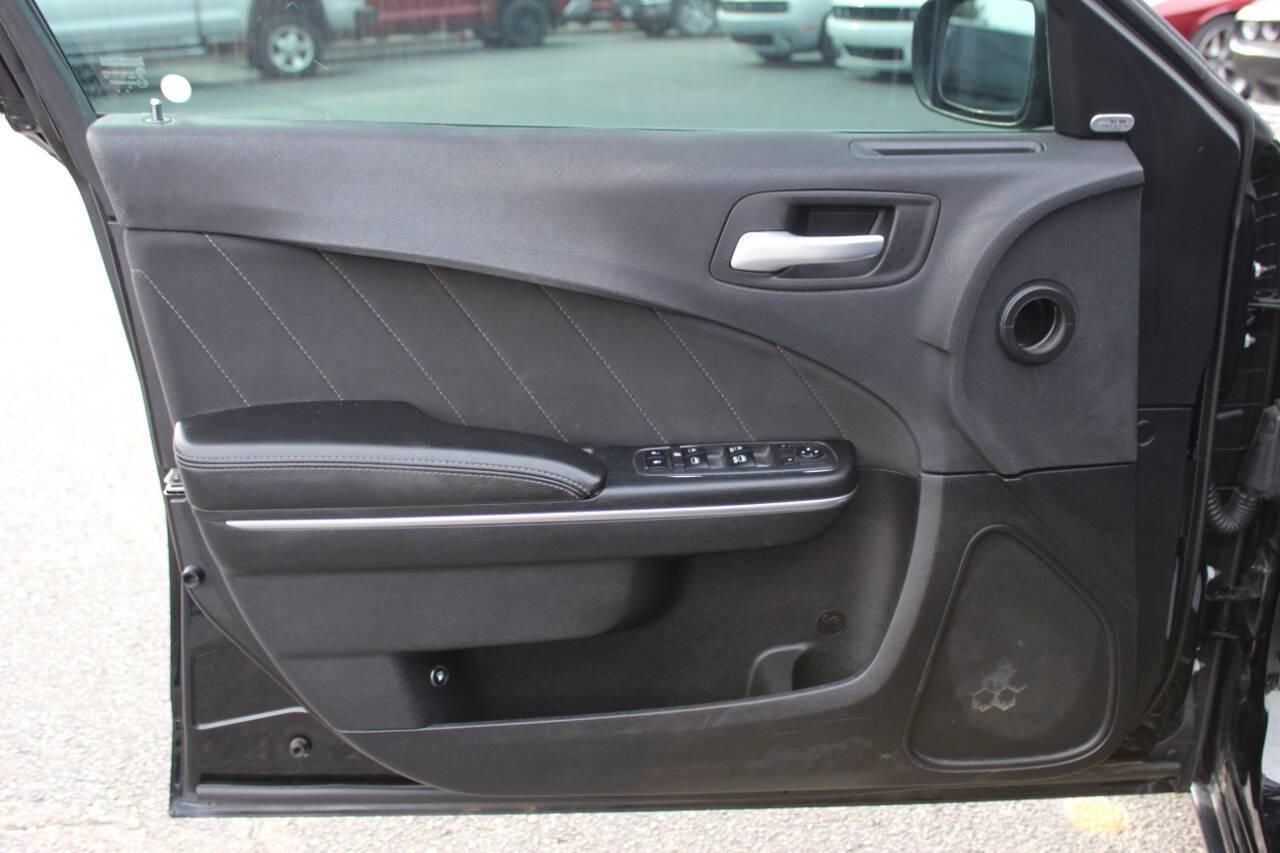 2018 Black Dodge Charger SXT (2C3CDXHG3JH) with an 3.6L V6 DOHC 24V engine, 8A transmission, located at 4301 NW 39th , Oklahoma City, OK, 73112, (405) 949-5600, 35.512135, -97.598671 - NO DRIVERS LICENCE NO-FULL COVERAGE INSURANCE-NO CREDIT CHECK. COME ON OVER TO SUPERSPORTS AND TAKE A LOOK AND TEST DRIVE. PLEASE GIVE US A CALL AT (405) 949-5600. NO LICENSIA DE MANEJAR- NO SEGURO DE COBERTURA TOTAL- NO VERIFICACCION DE CREDITO. POR FAVOR VENGAN A SUPERSPORTS, ECHE UN - Photo#16