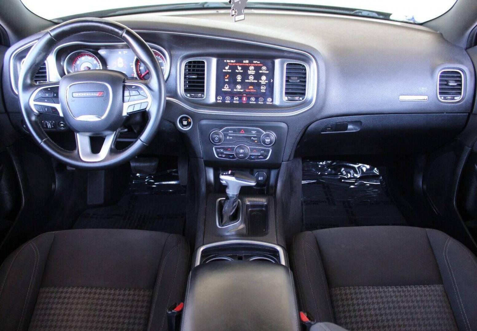 2018 Black Dodge Charger SXT (2C3CDXHG3JH) with an 3.6L V6 DOHC 24V engine, 8A transmission, located at 4301 NW 39th , Oklahoma City, OK, 73112, (405) 949-5600, 35.512135, -97.598671 - NO DRIVERS LICENSE - NOFULL COVERAGE INSURANCE - NO CREDIT CHECK. COME ON OVER TO SUPERSPORTS AND TAKE A LOOK AND TEST DRIVE. PLEASE GIVE US A CALL AT (405) 949-5600. NO LICENCIA DE MANEJAR - NO SEGURO DE COBERTURA TOTAL - NO VERIFICACION DE CREDITO. POR FAVOR VENGAN A SUPERSPORTS, ECHE - Photo#18