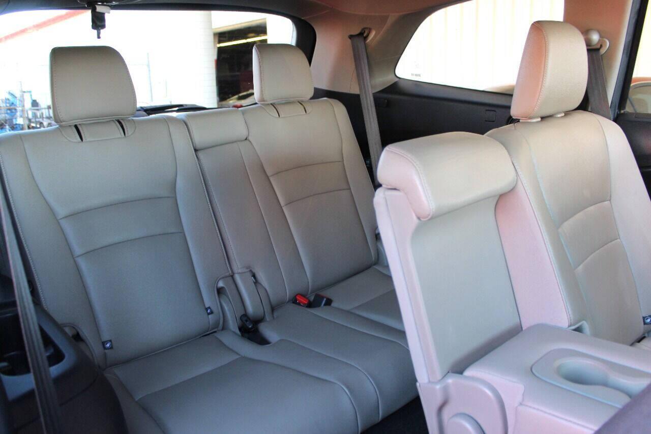 2016 Green Honda Pilot EXL 4WD (5FNYF6H53GB) with an 3.5L V6 SOHC 24V engine, 6-Speed Automatic transmission, located at 4301 NW 39th , Oklahoma City, OK, 73112, (405) 949-5600, 35.512135, -97.598671 - NO DRIVERS LICENCE - NO FULL COVERAGE INSURANCE - NO CREDIT CHECK. COME ON OVER TO SUPERSPORTS AND TAKE A LOOK AND TEST DRIVE. PLEASE GIVE US A CALL AT (405) 949-5600. NO LICENCIA DE MANEJAR - NO SEGURO DE COBERTURA TOTAL - NO VERIFICACION DE CREDITO. POR FAVOR VENGAN A SUPERSPORTS, ECH - Photo#14