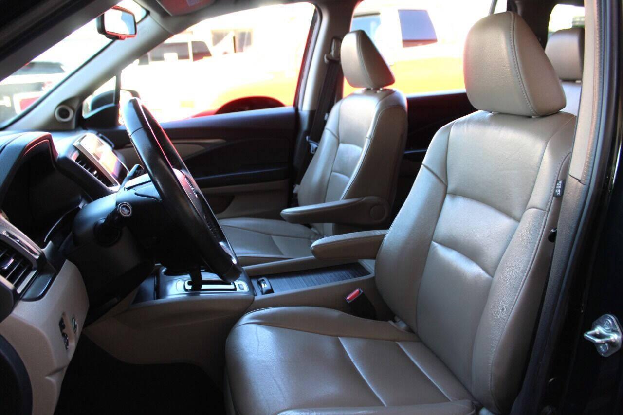 2016 Green Honda Pilot EXL 4WD (5FNYF6H53GB) with an 3.5L V6 SOHC 24V engine, 6-Speed Automatic transmission, located at 4301 NW 39th , Oklahoma City, OK, 73112, (405) 949-5600, 35.512135, -97.598671 - NO DRIVERS LICENCE - NO FULL COVERAGE INSURANCE - NO CREDIT CHECK. COME ON OVER TO SUPERSPORTS AND TAKE A LOOK AND TEST DRIVE. PLEASE GIVE US A CALL AT (405) 949-5600. NO LICENCIA DE MANEJAR - NO SEGURO DE COBERTURA TOTAL - NO VERIFICACION DE CREDITO. POR FAVOR VENGAN A SUPERSPORTS, ECH - Photo#19