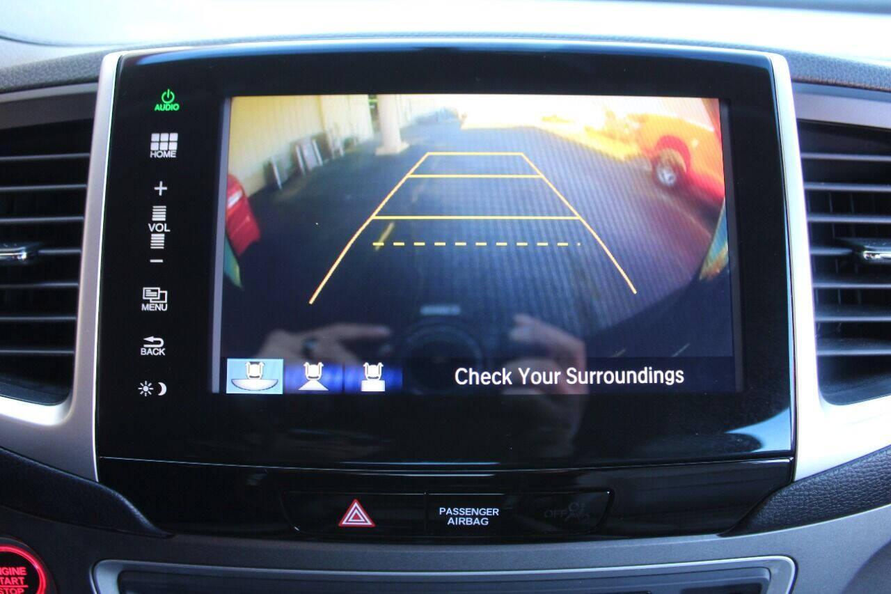 2016 Green Honda Pilot EXL 4WD (5FNYF6H53GB) with an 3.5L V6 SOHC 24V engine, 6-Speed Automatic transmission, located at 4301 NW 39th , Oklahoma City, OK, 73112, (405) 949-5600, 35.512135, -97.598671 - NO DRIVERS LICENCE - NO FULL COVERAGE INSURANCE - NO CREDIT CHECK. COME ON OVER TO SUPERSPORTS AND TAKE A LOOK AND TEST DRIVE. PLEASE GIVE US A CALL AT (405) 949-5600. NO LICENCIA DE MANEJAR - NO SEGURO DE COBERTURA TOTAL - NO VERIFICACION DE CREDITO. POR FAVOR VENGAN A SUPERSPORTS, ECH - Photo#21