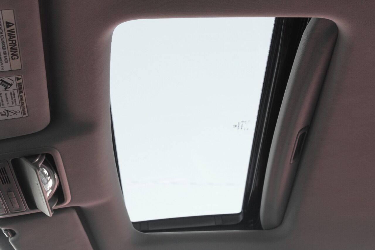 2016 Green Honda Pilot EXL 4WD (5FNYF6H53GB) with an 3.5L V6 SOHC 24V engine, 6-Speed Automatic transmission, located at 4301 NW 39th , Oklahoma City, OK, 73112, (405) 949-5600, 35.512135, -97.598671 - NO DRIVERS LICENCE - NO FULL COVERAGE INSURANCE - NO CREDIT CHECK. COME ON OVER TO SUPERSPORTS AND TAKE A LOOK AND TEST DRIVE. PLEASE GIVE US A CALL AT (405) 949-5600. NO LICENCIA DE MANEJAR - NO SEGURO DE COBERTURA TOTAL - NO VERIFICACION DE CREDITO. POR FAVOR VENGAN A SUPERSPORTS, ECH - Photo#8