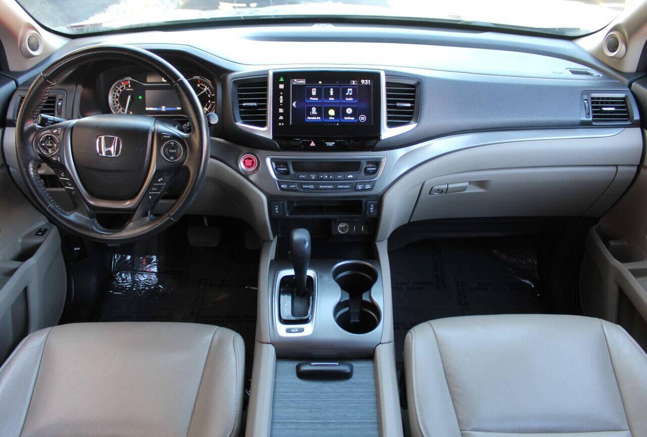 2016 Green Honda Pilot EXL 4WD (5FNYF6H53GB) with an 3.5L V6 SOHC 24V engine, 6-Speed Automatic transmission, located at 4301 NW 39th , Oklahoma City, OK, 73112, (405) 949-5600, 35.512135, -97.598671 - NO DRIVERS LICENCE - NO FULL COVERAGE INSURANCE - NO CREDIT CHECK. COME ON OVER TO SUPERSPORTS AND TAKE A LOOK AND TEST DRIVE. PLEASE GIVE US A CALL AT (405) 949-5600. NO LICENCIA DE MANEJAR - NO SEGURO DE COBERTURA TOTAL - NO VERIFICACION DE CREDITO. POR FAVOR VENGAN A SUPERSPORTS, ECH - Photo#20