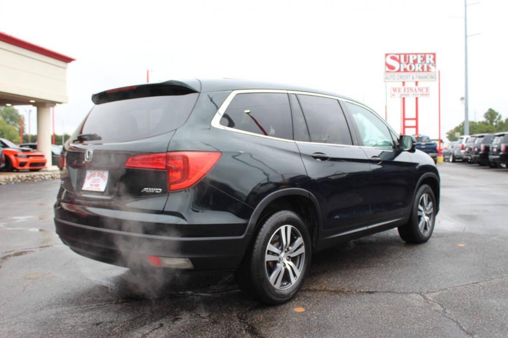 2016 Green Honda Pilot EXL 4WD (5FNYF6H53GB) with an 3.5L V6 SOHC 24V engine, 6-Speed Automatic transmission, located at 4301 NW 39th , Oklahoma City, OK, 73112, (405) 949-5600, 35.512135, -97.598671 - NO DRIVERS LICENCE - NO FULL COVERAGE INSURANCE - NO CREDIT CHECK. COME ON OVER TO SUPERSPORTS AND TAKE A LOOK AND TEST DRIVE. PLEASE GIVE US A CALL AT (405) 949-5600. NO LICENCIA DE MANEJAR - NO SEGURO DE COBERTURA TOTAL - NO VERIFICACION DE CREDITO. POR FAVOR VENGAN A SUPERSPORTS, ECH - Photo#4