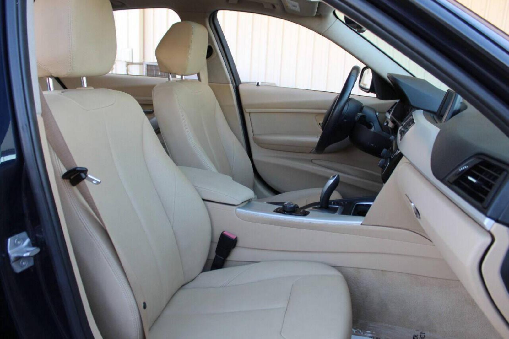 2016 Blue BMW 3-Series 320i Sedan (WBA8E1G58GN) with an 2.0L L4 DOHC 16V engine, 8A transmission, located at 4301 NW 39th , Oklahoma City, OK, 73112, (405) 949-5600, 35.512135, -97.598671 - NO DRIVERS LICENSE - NO FULL COVERAGE INSURANCE - NO CREDIT CHECK. COME ON OVER TO SUPERSPORTS AND TAKE A LOOK AND TEST DRIVE. PLEASE GIVE US A CALL AT (405) 949-5600. NO LICENCIA DE MANEJAR - NO SEGURO DE COBERTURA TOTAL - NO VERIFICACION DE CREDITO. POR FAVOR VENGAN A SUPERSPORTS, ECH - Photo#10