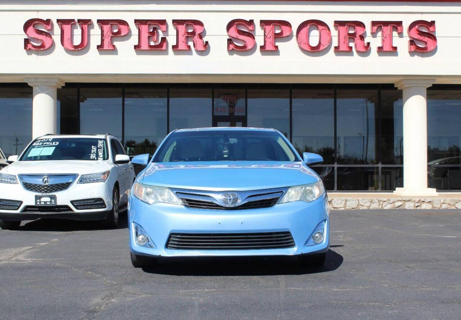 2013 Blue Toyota Camry XLE V6 (4T1BK1FK4DU) with an 3.5L V6 DOHC 24V engine, 6-Speed Automatic transmission, located at 4301 NW 39th , Oklahoma City, OK, 73112, (405) 949-5600, 35.512135, -97.598671 - Photo#2