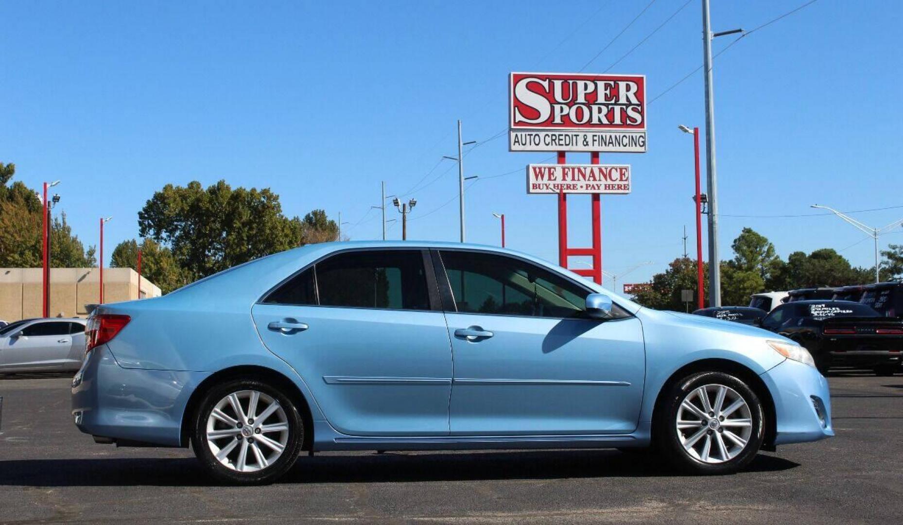 2013 Blue Toyota Camry XLE V6 (4T1BK1FK4DU) with an 3.5L V6 DOHC 24V engine, 6-Speed Automatic transmission, located at 4301 NW 39th , Oklahoma City, OK, 73112, (405) 949-5600, 35.512135, -97.598671 - Photo#3