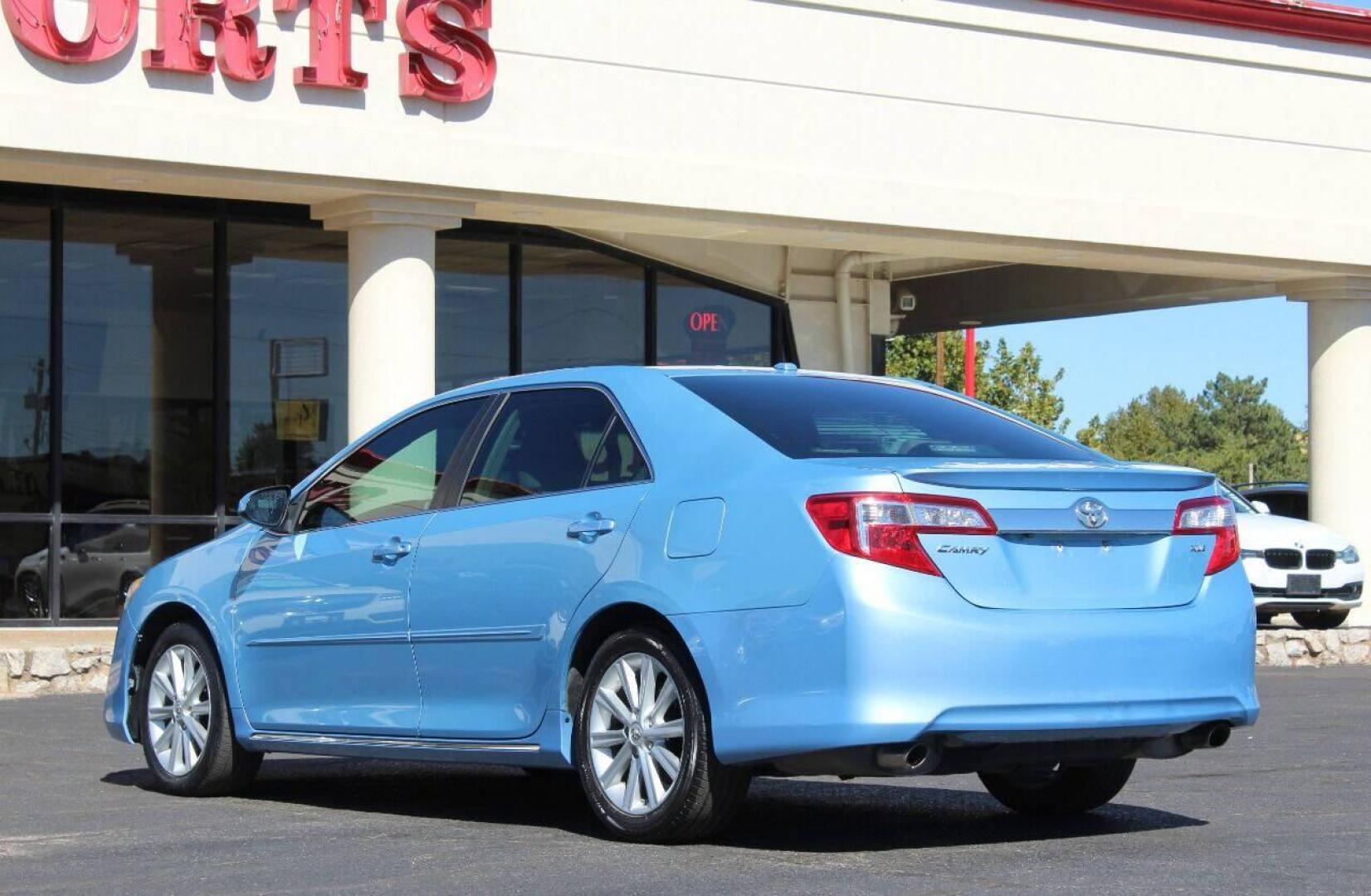 2013 Blue Toyota Camry XLE V6 (4T1BK1FK4DU) with an 3.5L V6 DOHC 24V engine, 6-Speed Automatic transmission, located at 4301 NW 39th , Oklahoma City, OK, 73112, (405) 949-5600, 35.512135, -97.598671 - Photo#5
